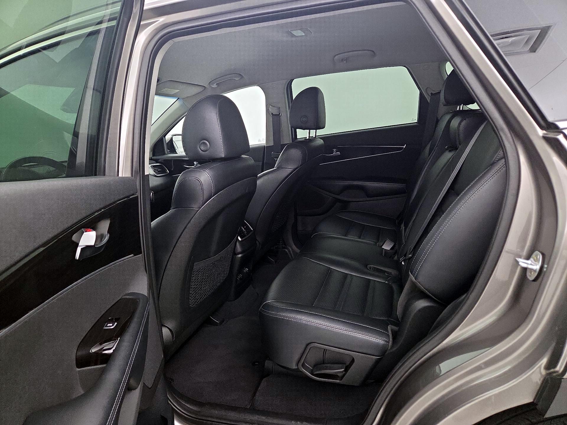 Thumbnail: 2019 Kia Sorento - 19