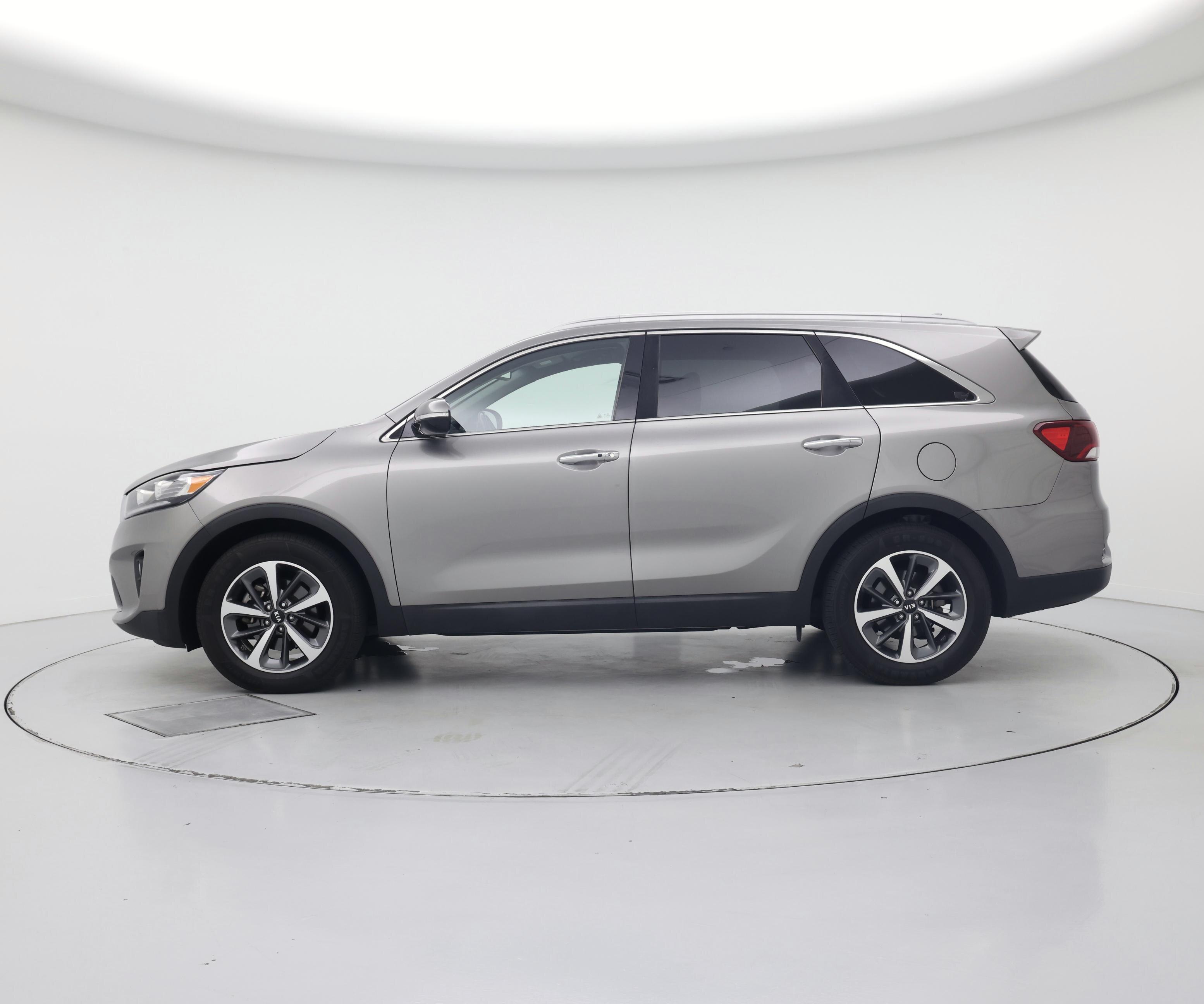 Thumbnail: 2019 Kia Sorento - 3