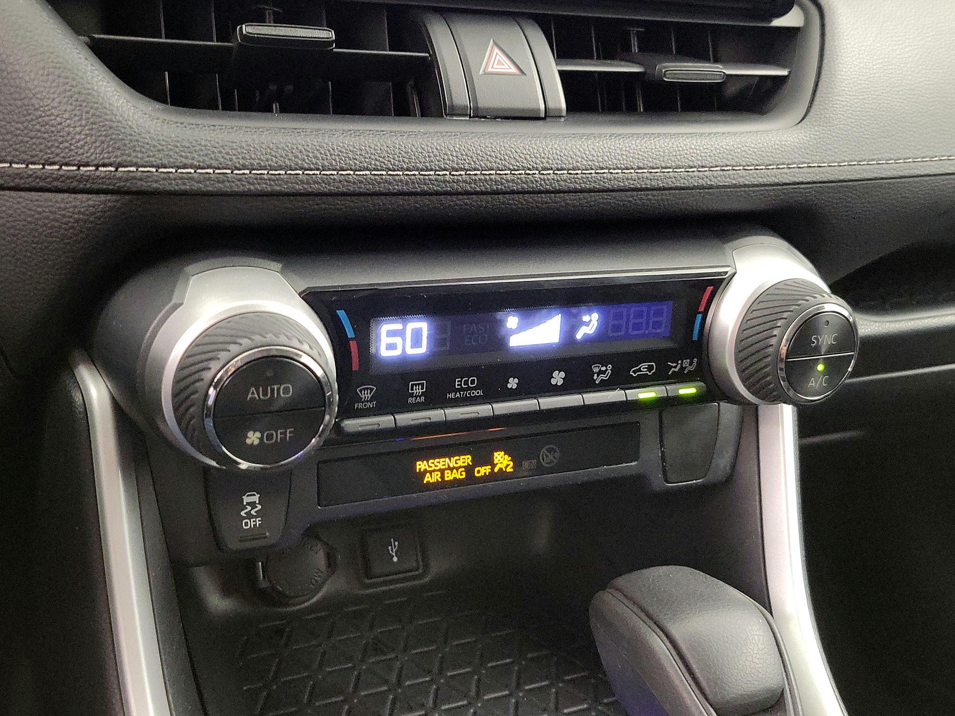 Thumbnail: 2020 Toyota RAV4 - 16