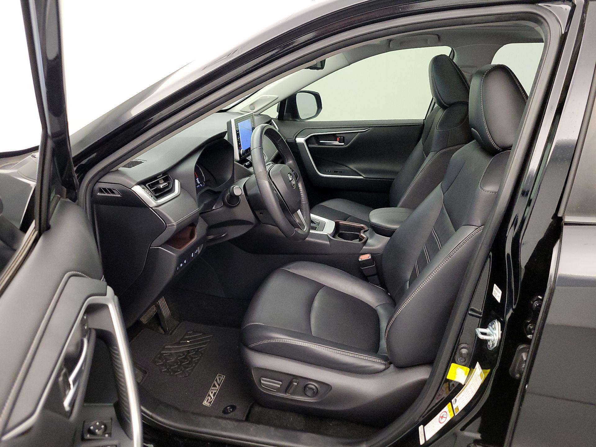 Thumbnail: 2019 Toyota RAV4 - 11