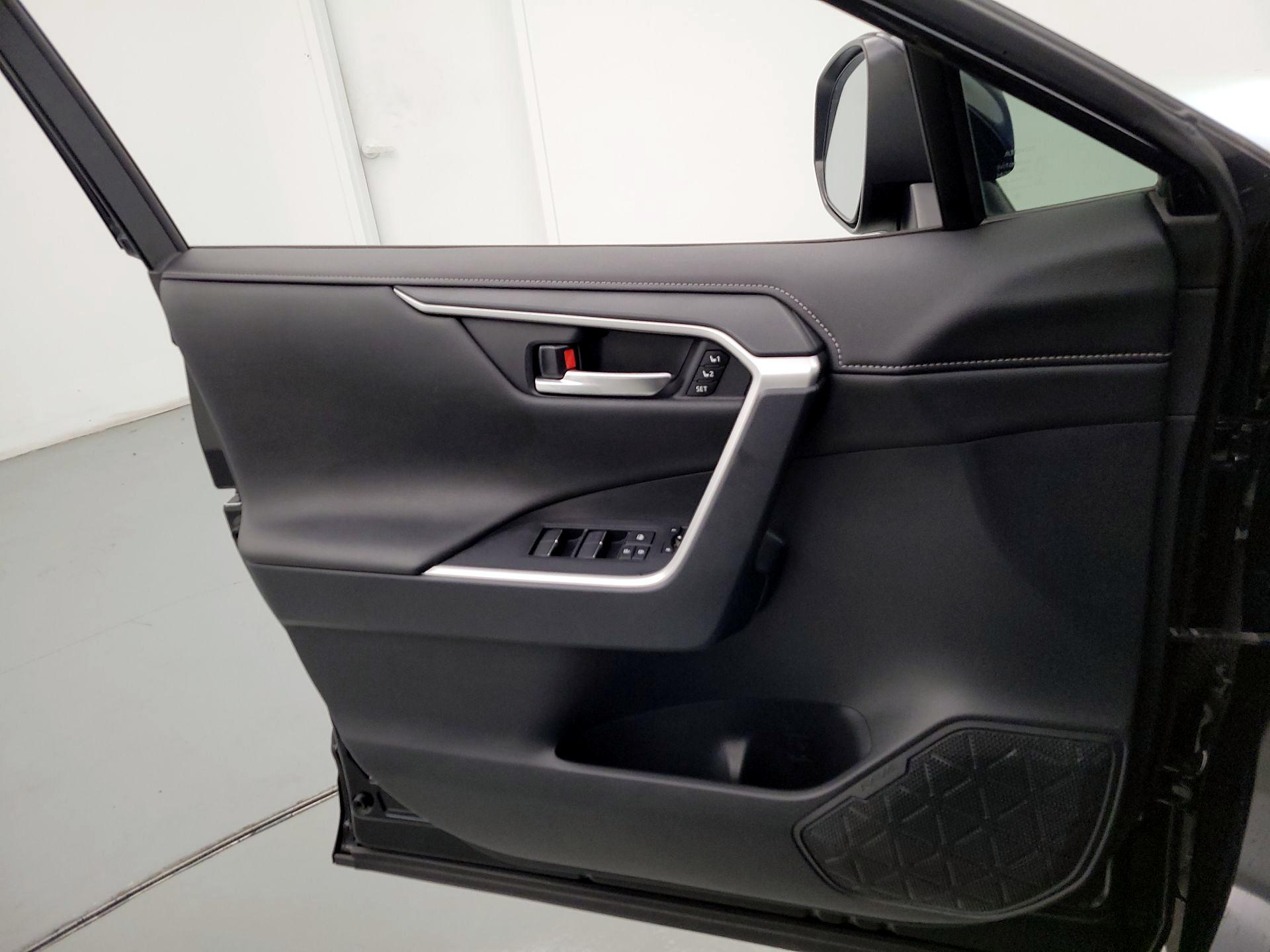 Thumbnail: 2019 Toyota RAV4 - 12