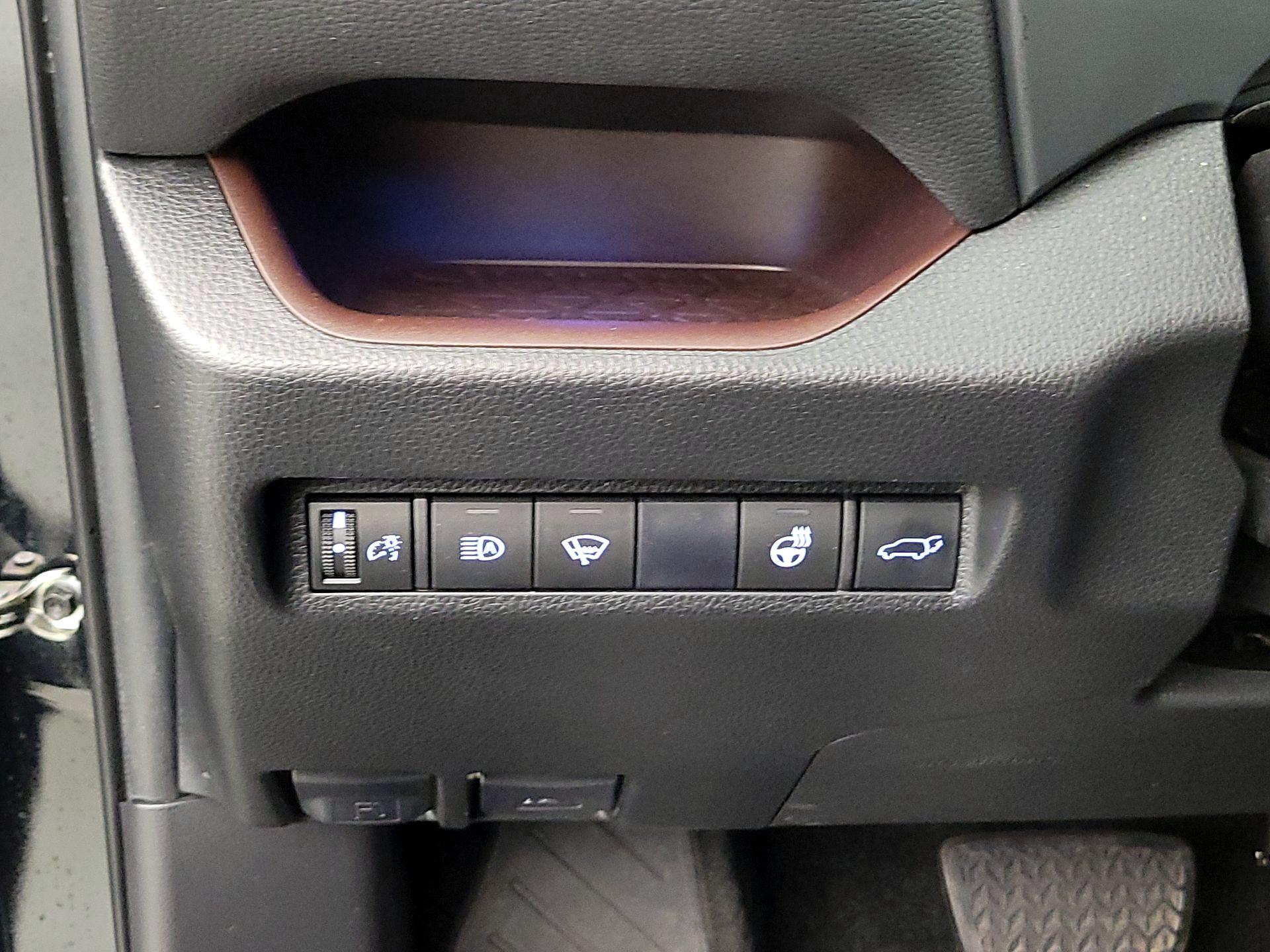 Thumbnail: 2019 Toyota RAV4 - 13
