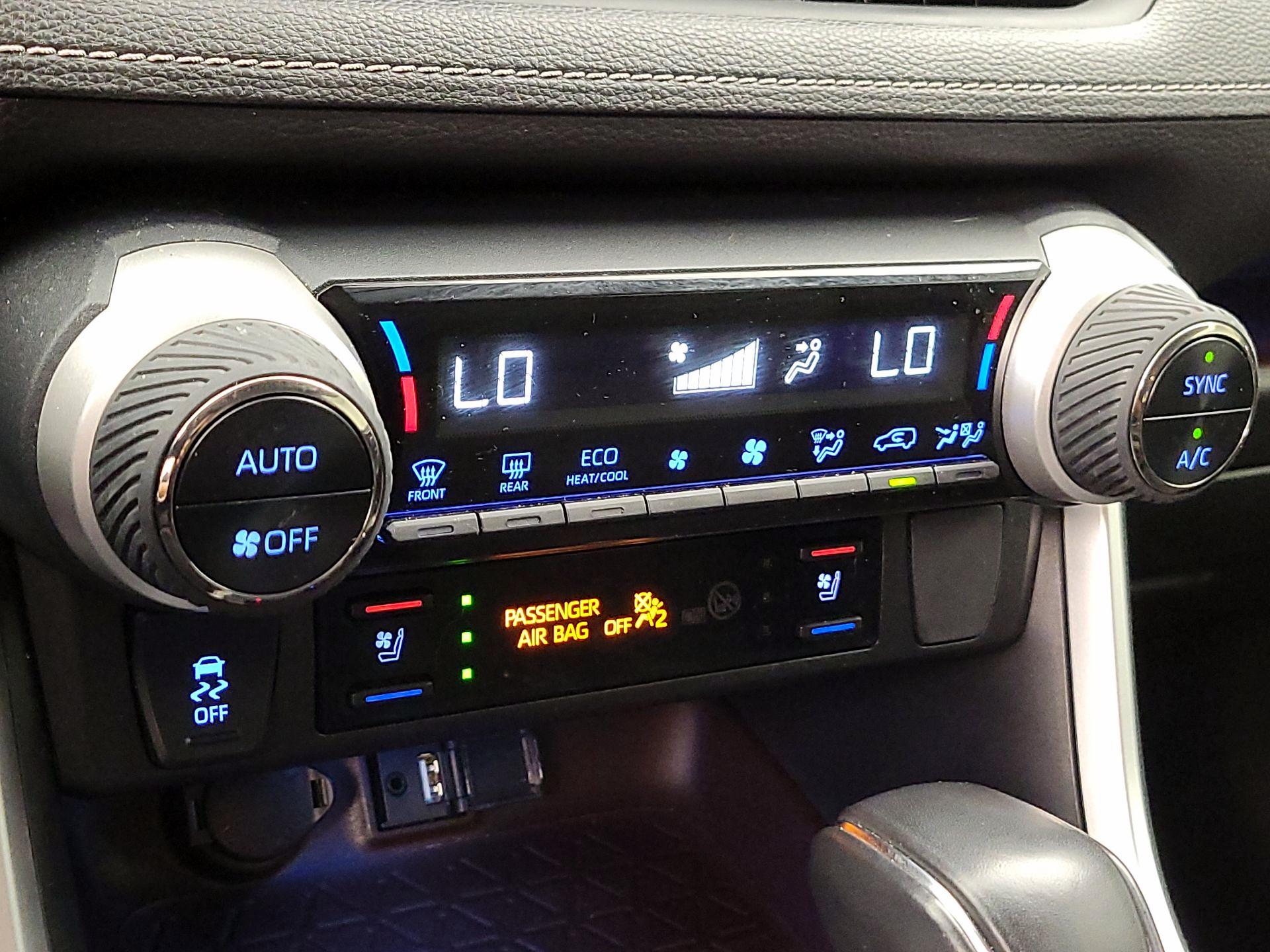 Thumbnail: 2019 Toyota RAV4 - 17