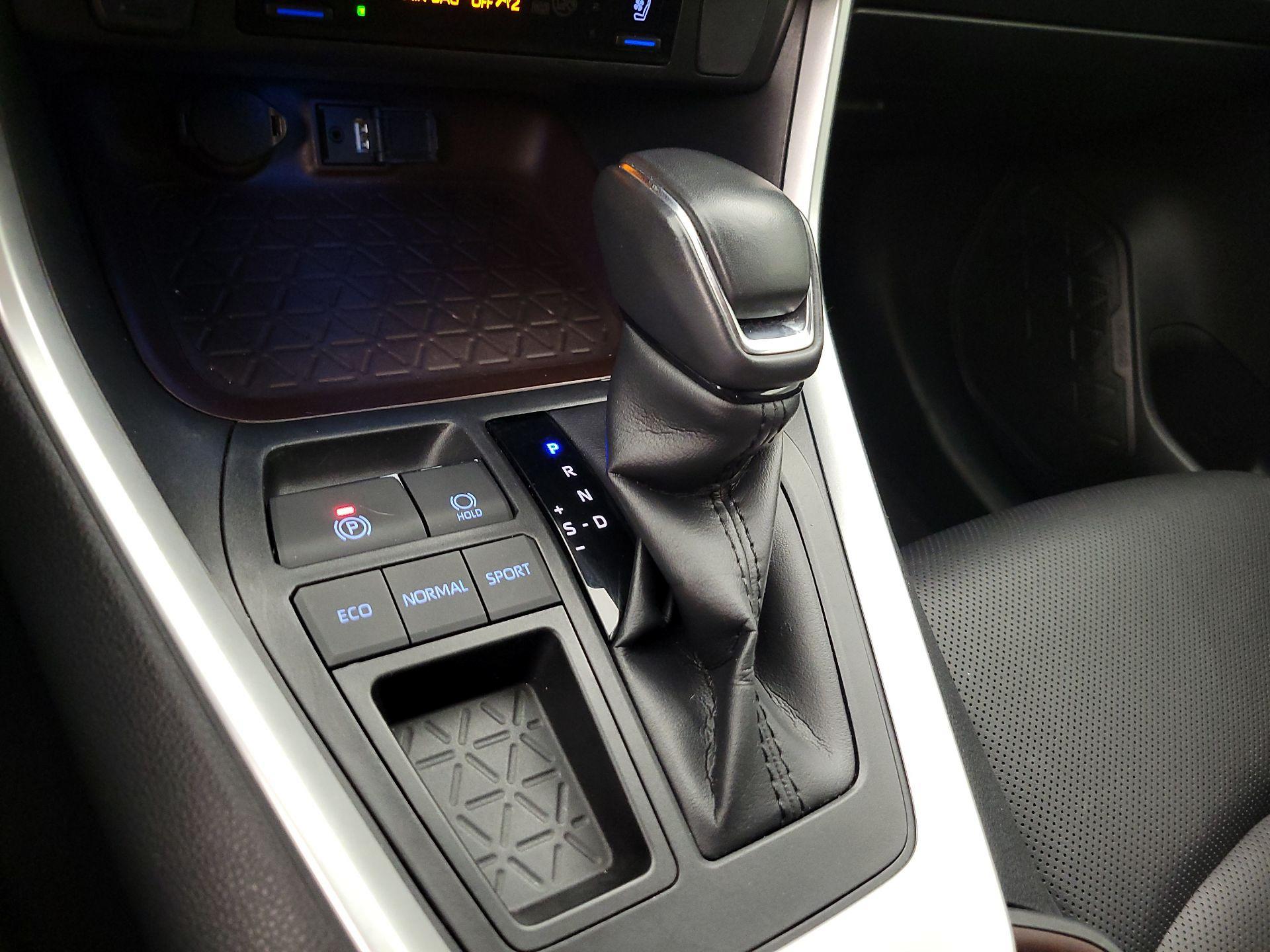 Thumbnail: 2019 Toyota RAV4 - 18