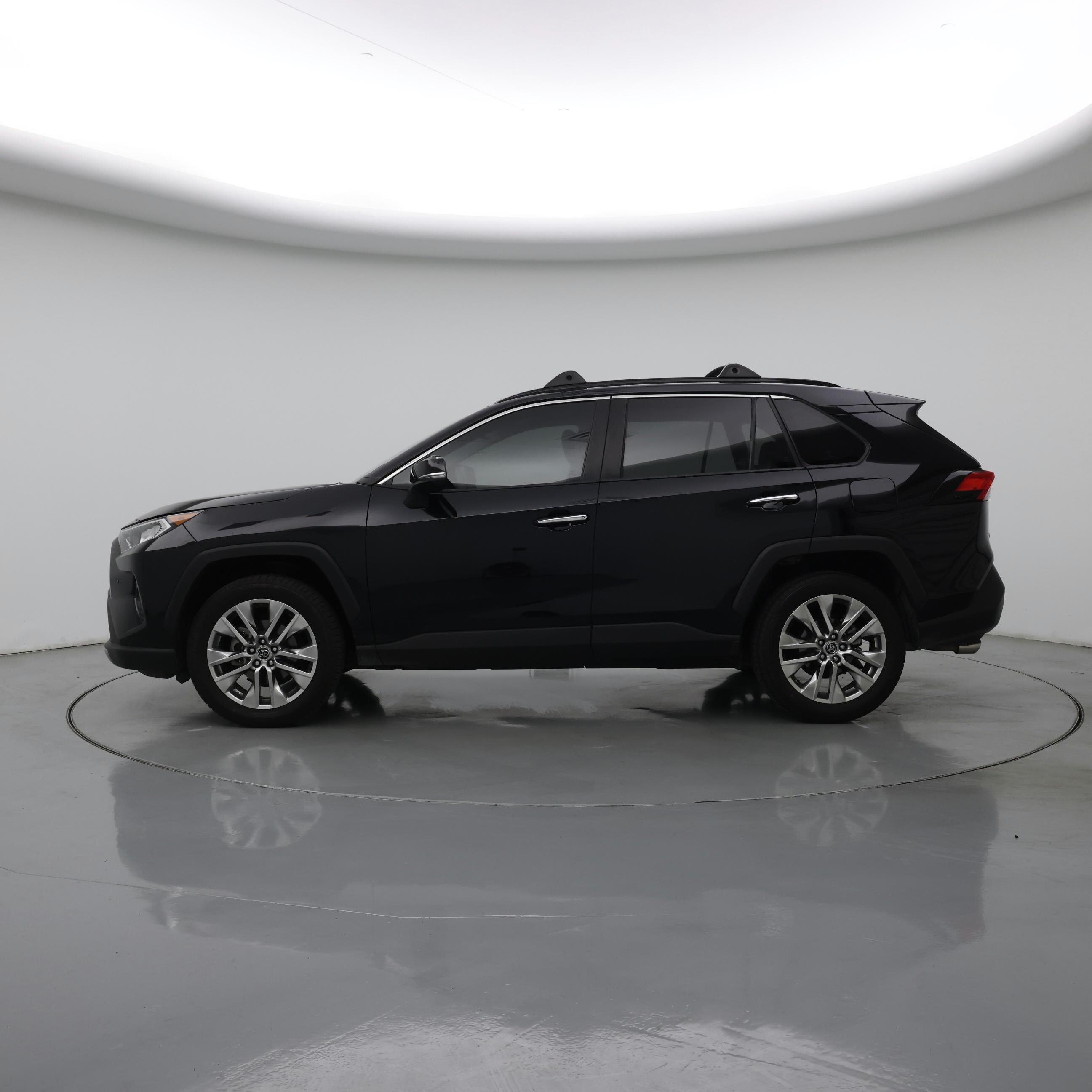 Thumbnail: 2019 Toyota RAV4 - 3