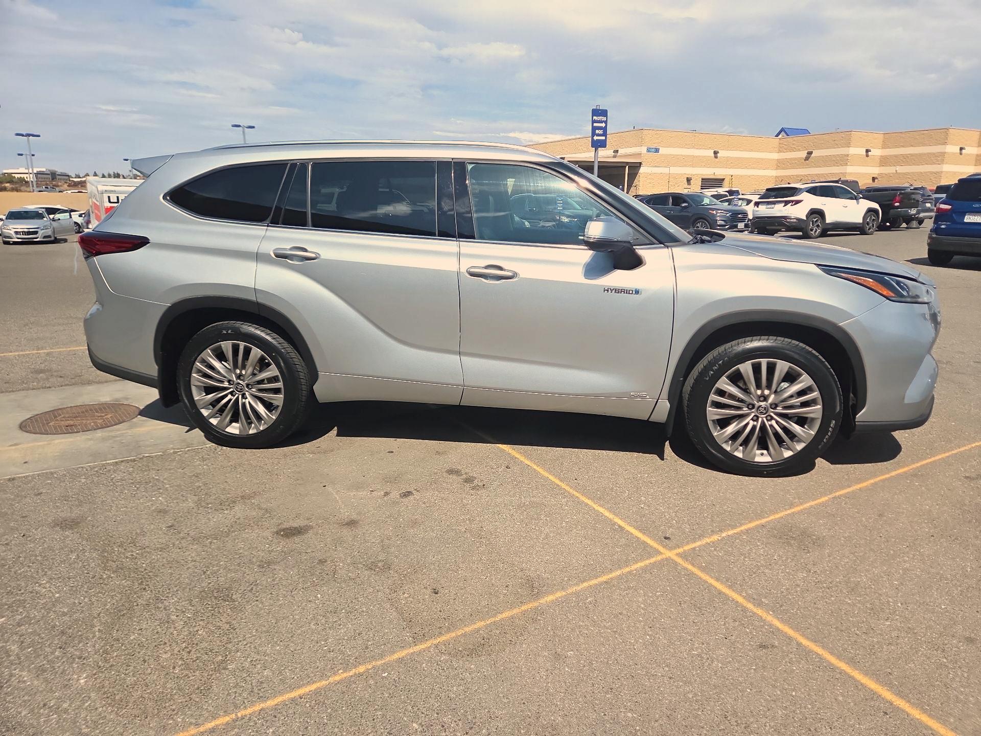 Thumbnail: 2020 Toyota Highlander - 4
