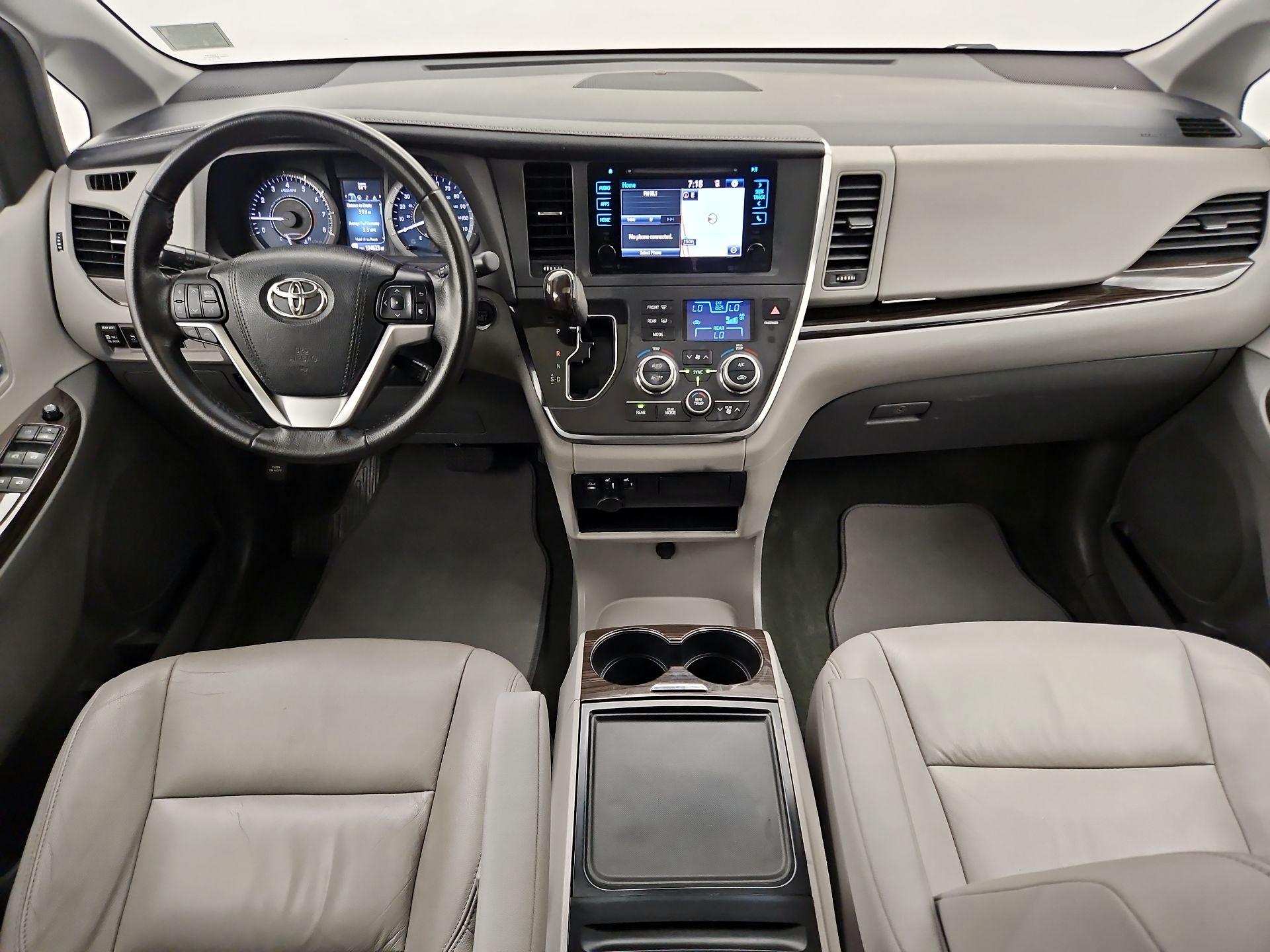 Thumbnail: 2015 Toyota Sienna - 9