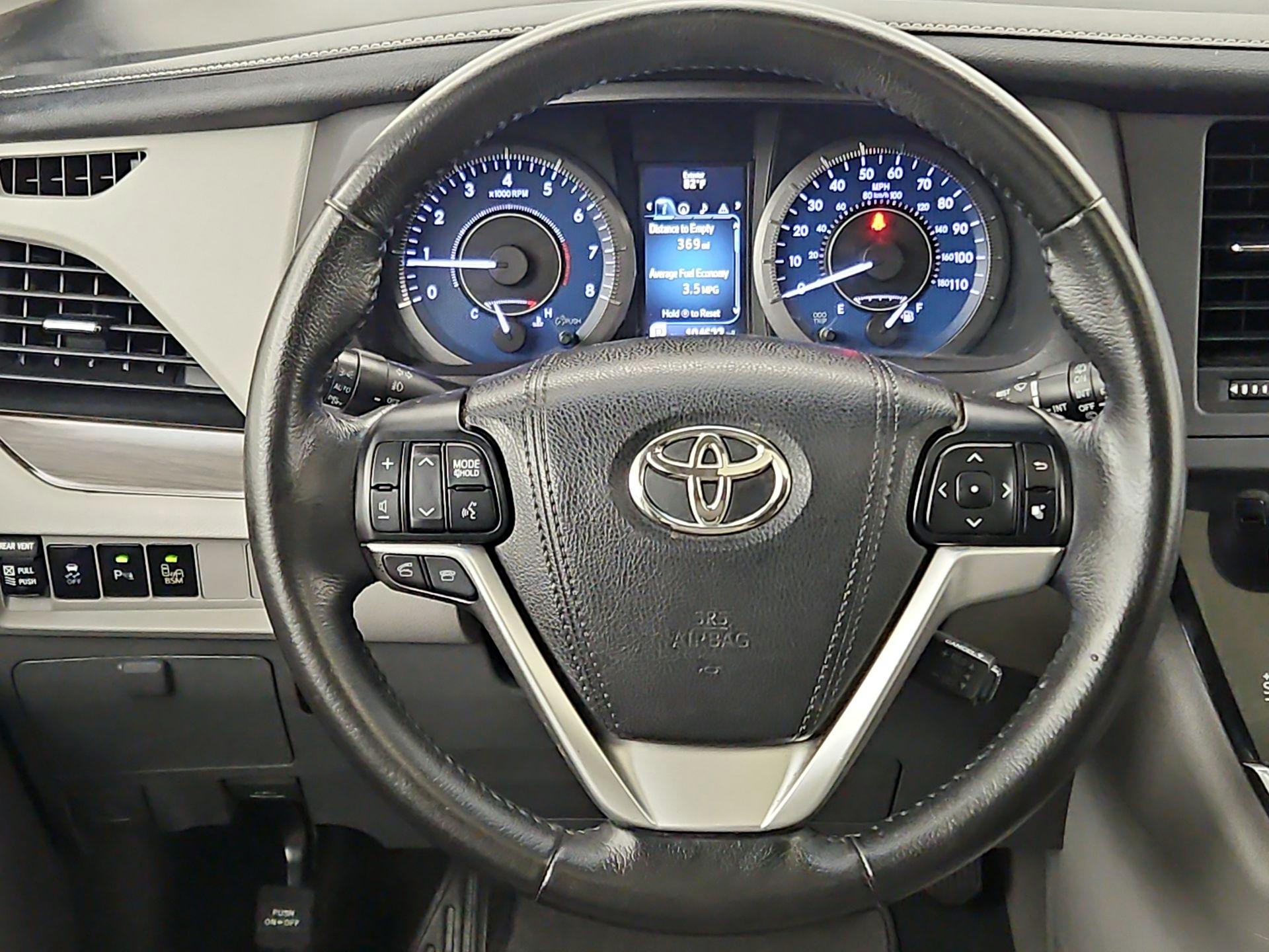 Thumbnail: 2015 Toyota Sienna - 10