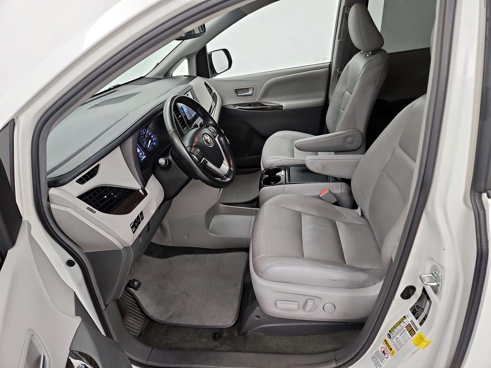 Thumbnail: 2015 Toyota Sienna - 11