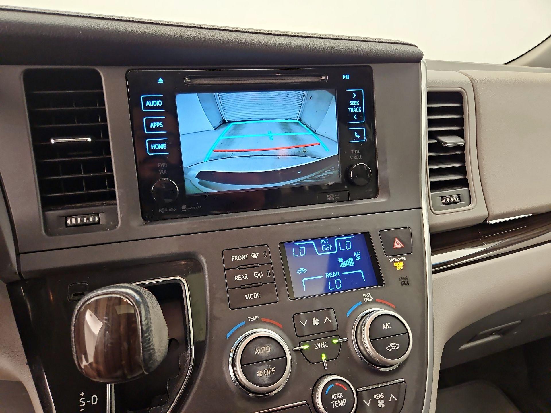 Thumbnail: 2015 Toyota Sienna - 14