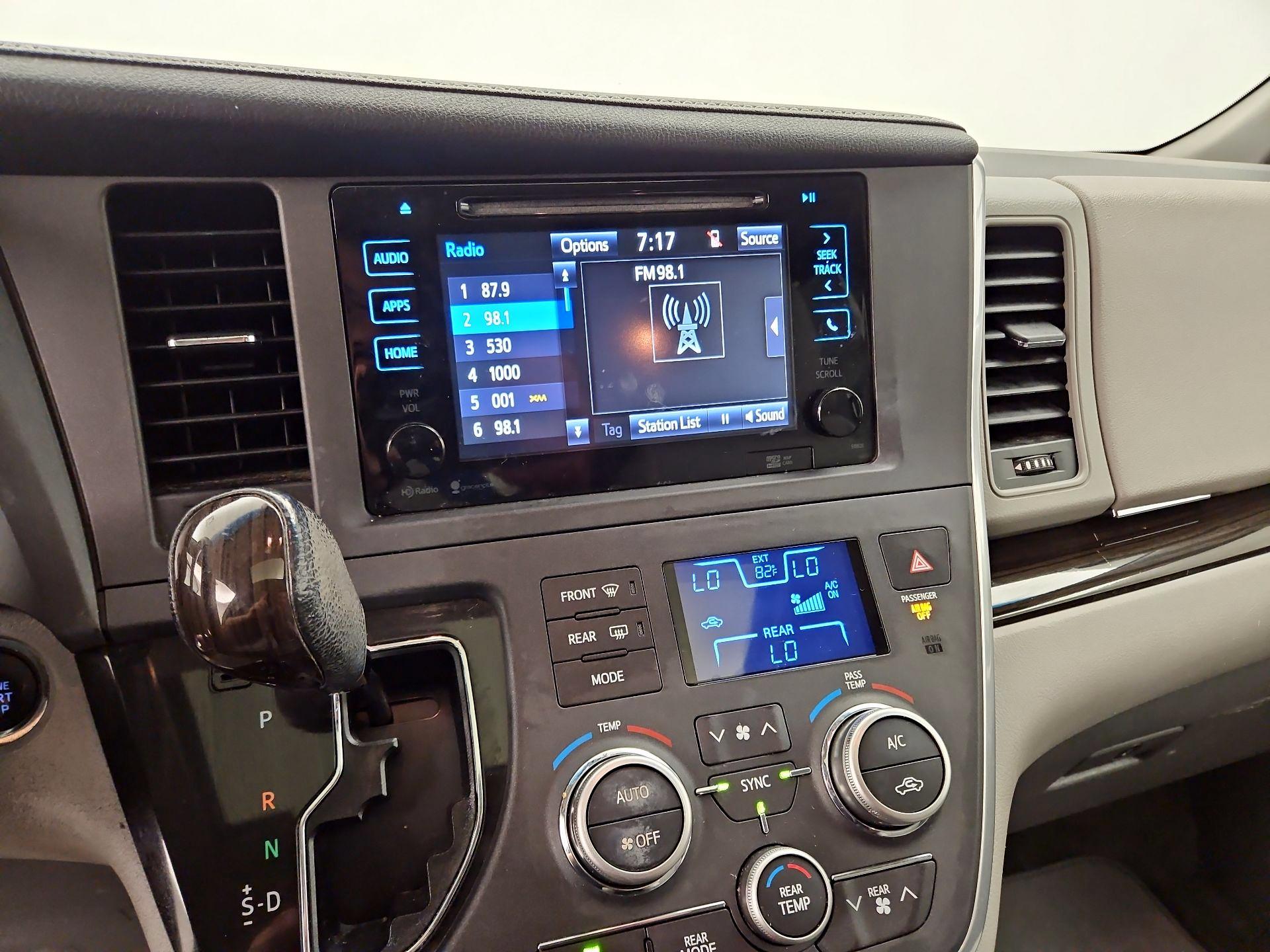 Thumbnail: 2015 Toyota Sienna - 15