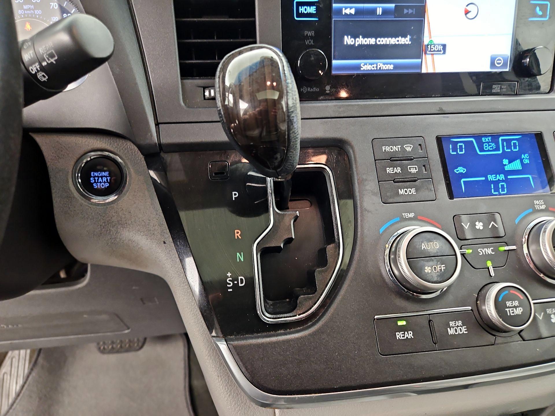 Thumbnail: 2015 Toyota Sienna - 17