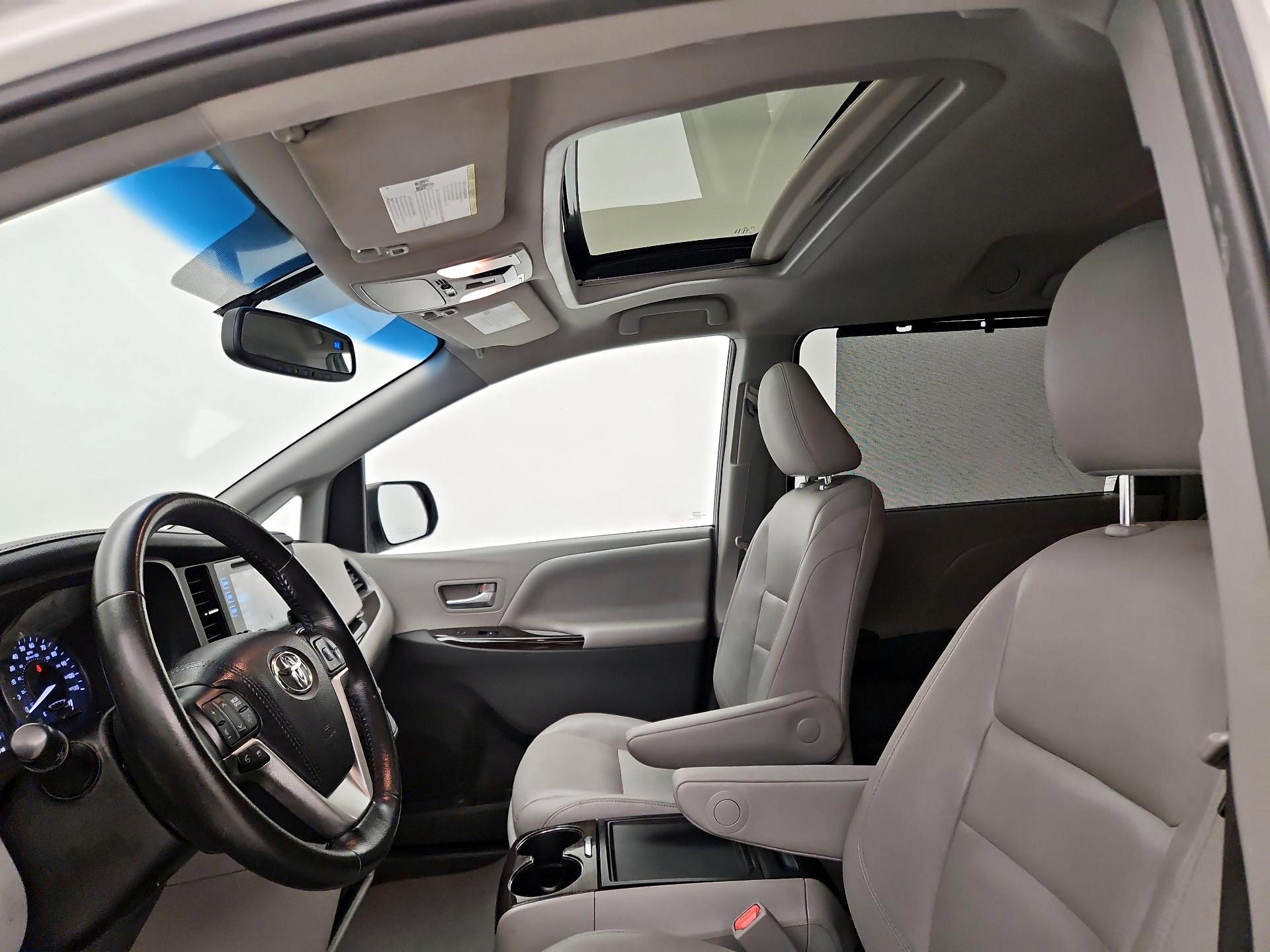 Thumbnail: 2015 Toyota Sienna - 18