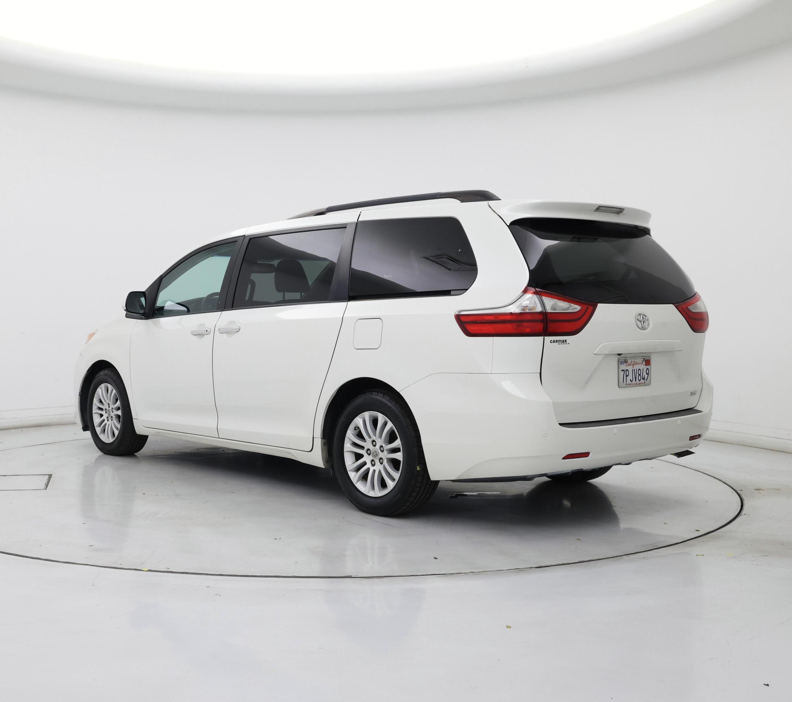 Thumbnail: 2015 Toyota Sienna - 2