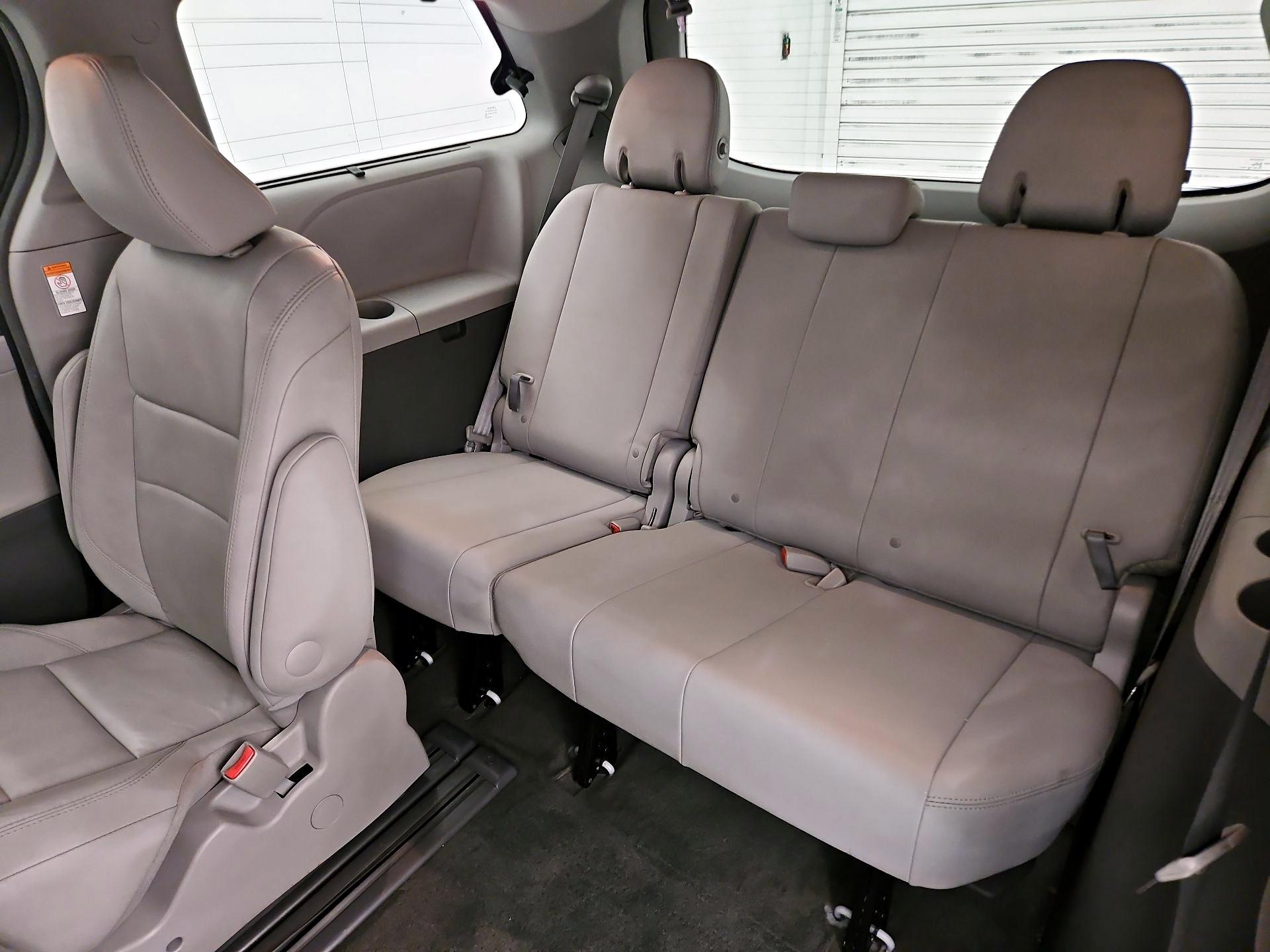 Thumbnail: 2015 Toyota Sienna - 20