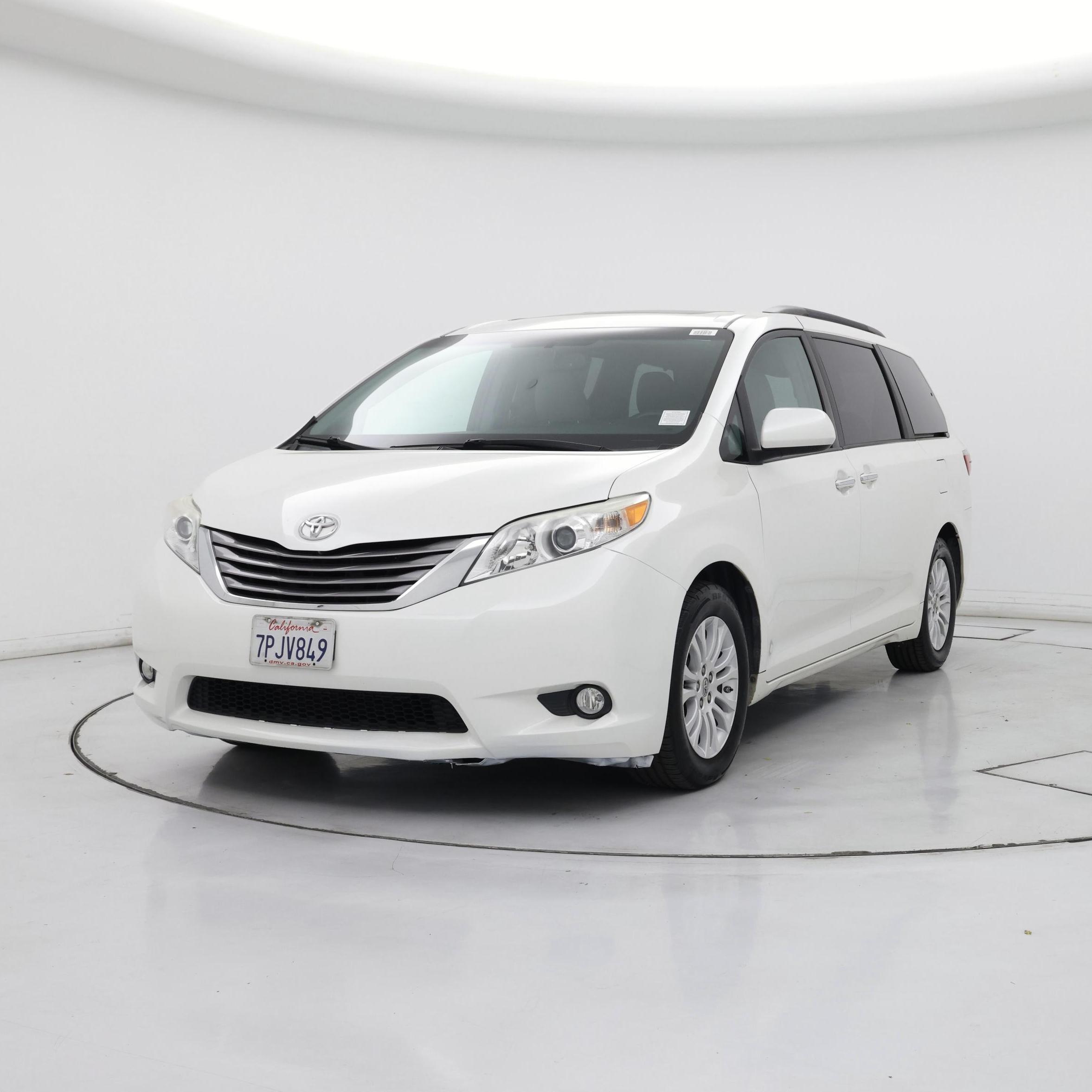 Thumbnail: 2015 Toyota Sienna - 4