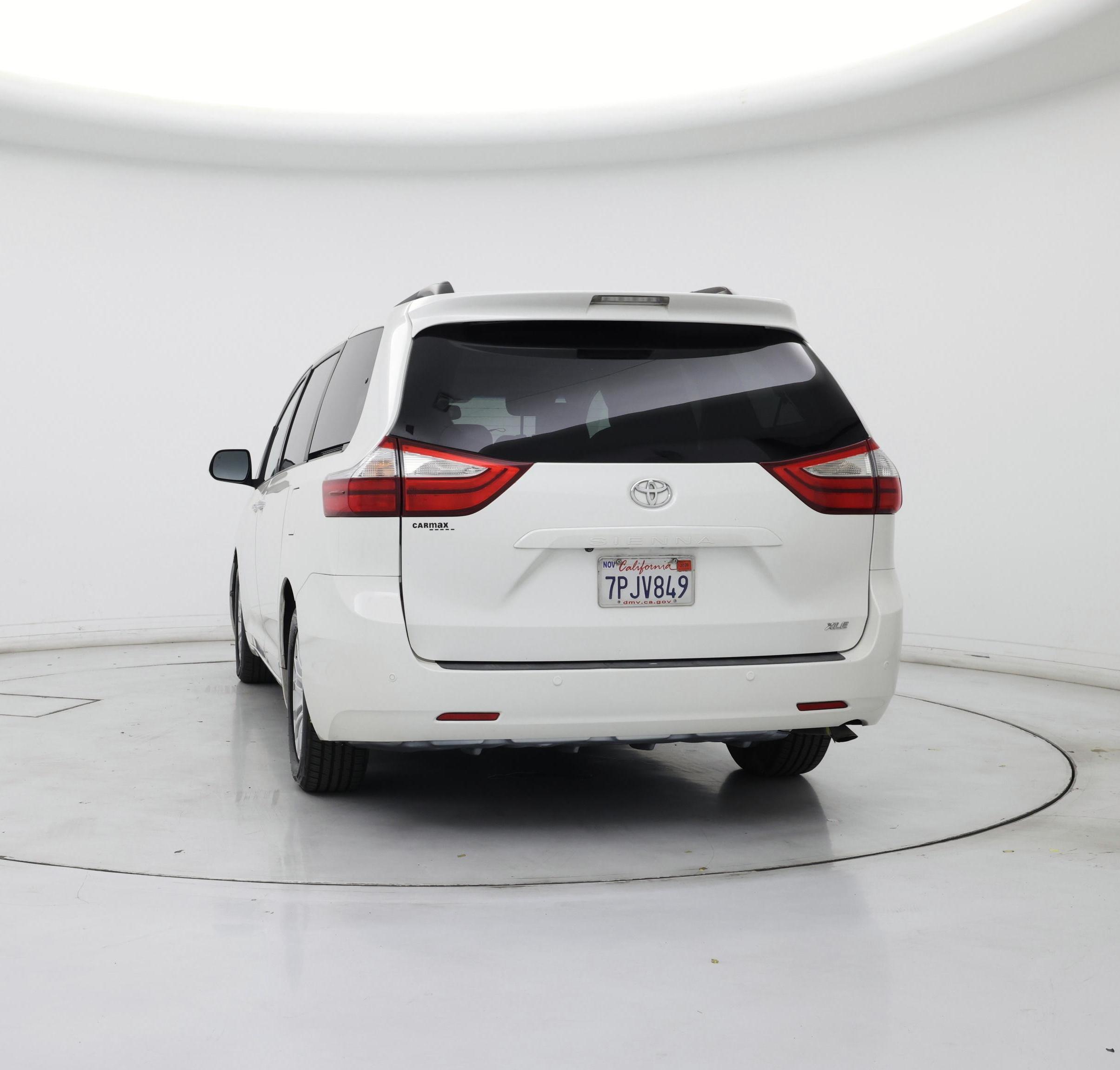 Thumbnail: 2015 Toyota Sienna - 6