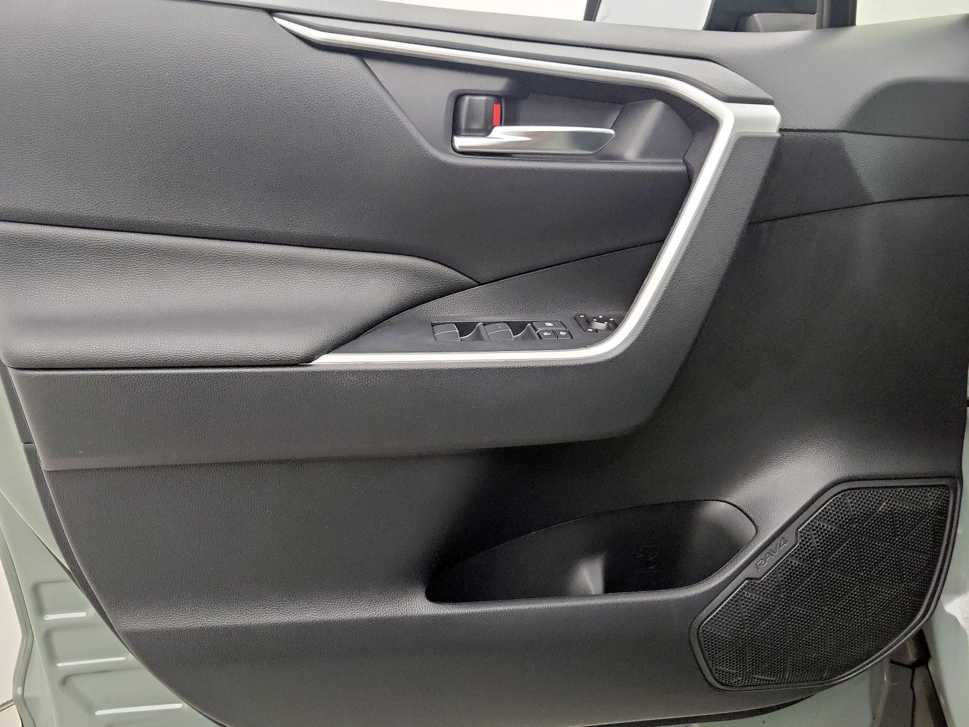 Thumbnail: 2021 Toyota RAV4 - 12