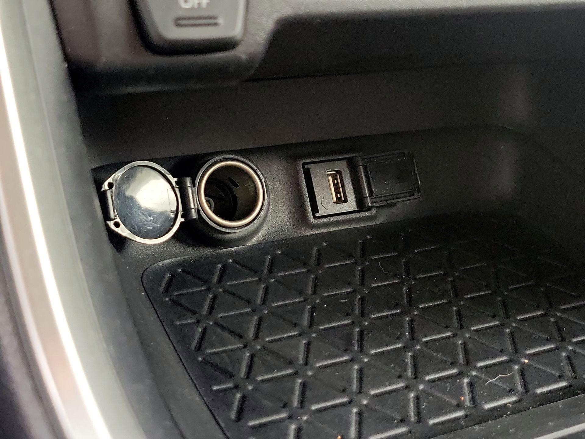 Thumbnail: 2021 Toyota RAV4 - 18
