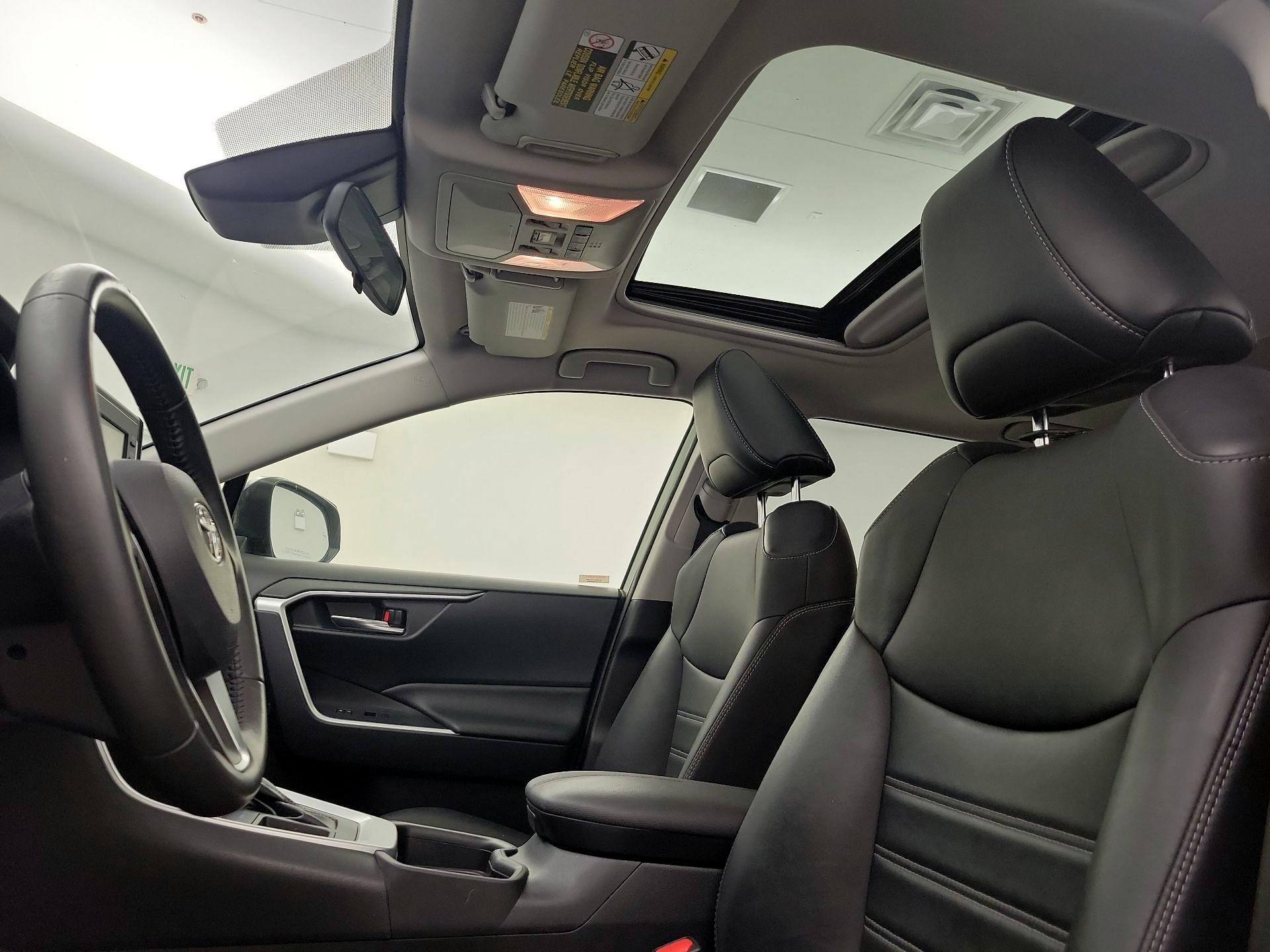 Thumbnail: 2021 Toyota RAV4 - 19