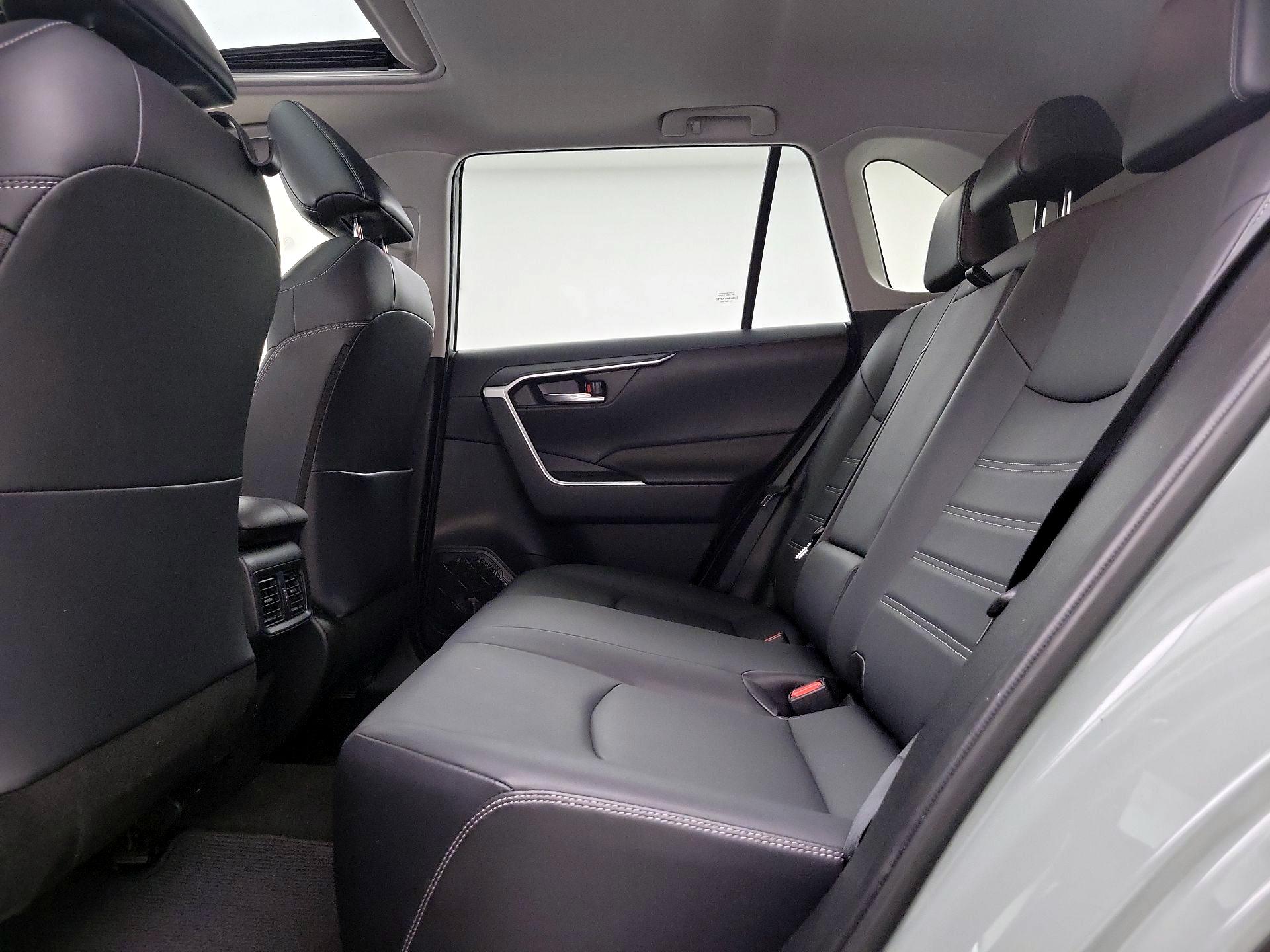 Thumbnail: 2021 Toyota RAV4 - 20