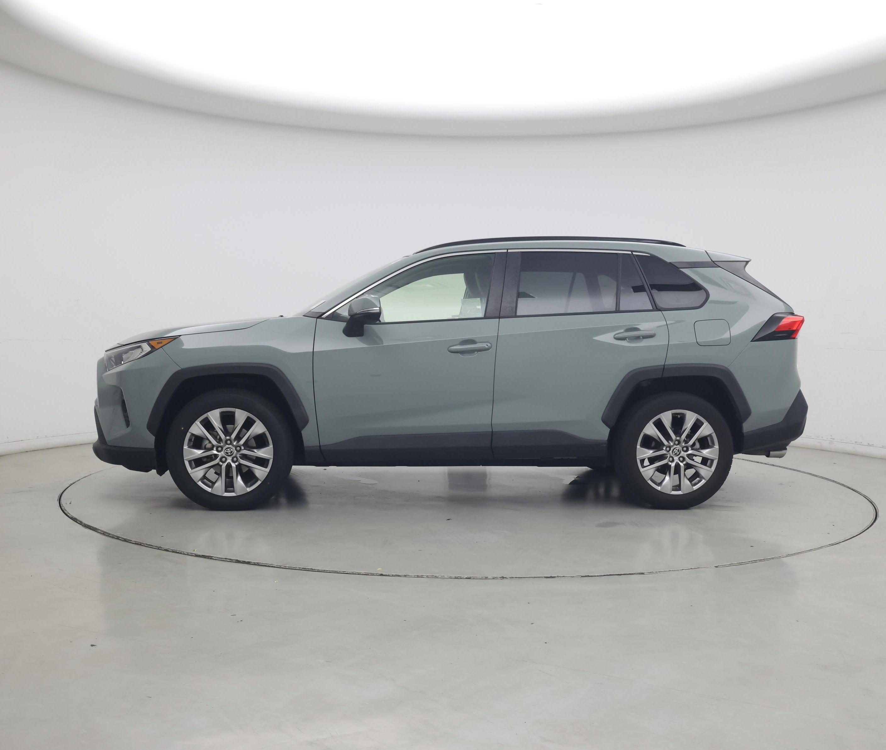 Thumbnail: 2021 Toyota RAV4 - 3