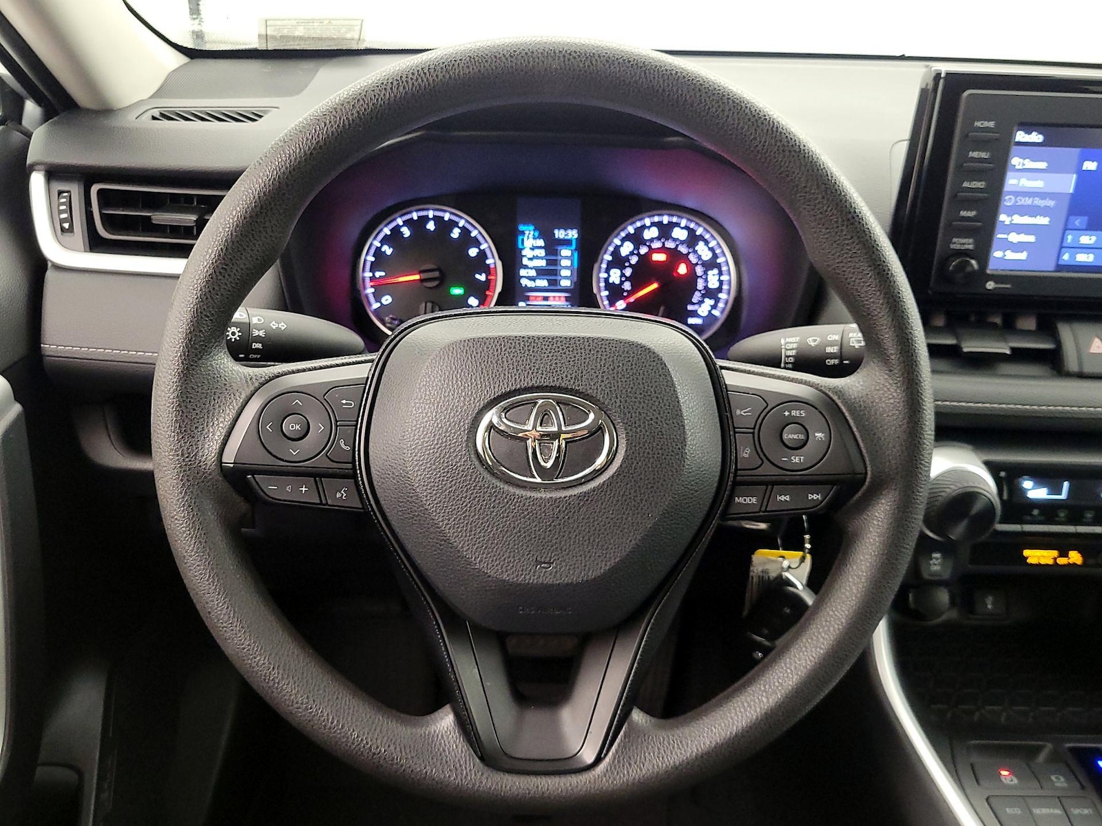 2021 Toyota RAV4 LE - Photo 11