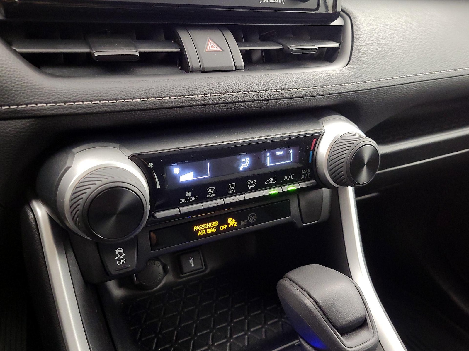2021 Toyota RAV4 LE - Photo 17