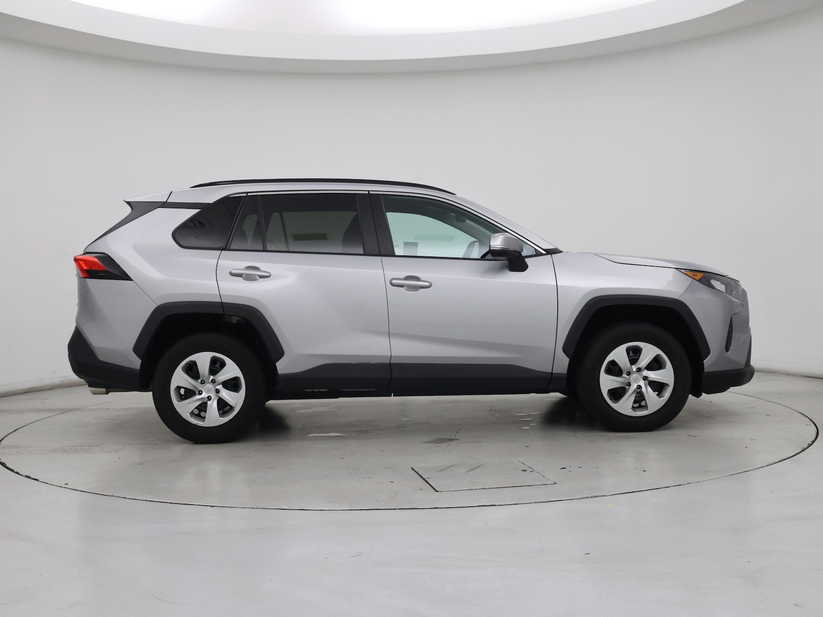 2021 Toyota RAV4 LE - Photo 8