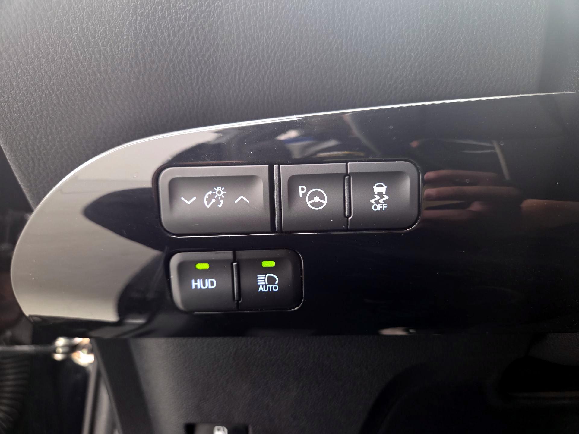 Thumbnail: 2016 Toyota Prius - 13