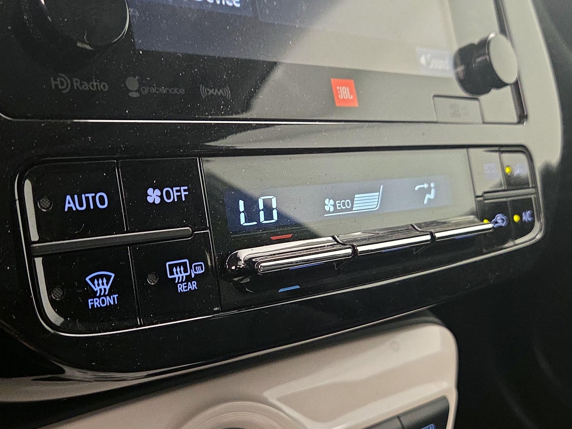 Thumbnail: 2016 Toyota Prius - 16