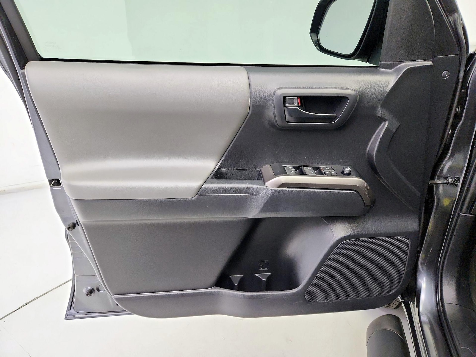 2023 Toyota Tacoma SR5 - Photo 13