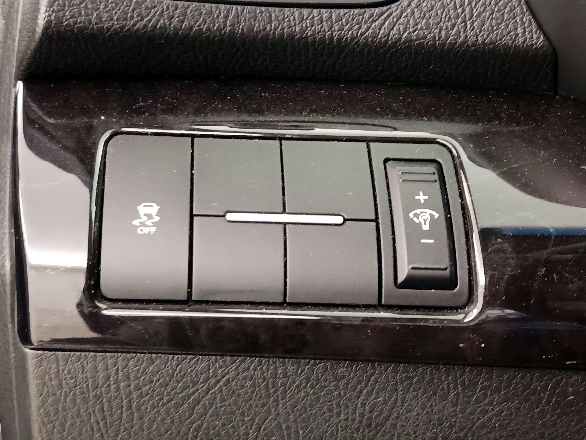 Thumbnail: 2015 Kia Sorento - 13
