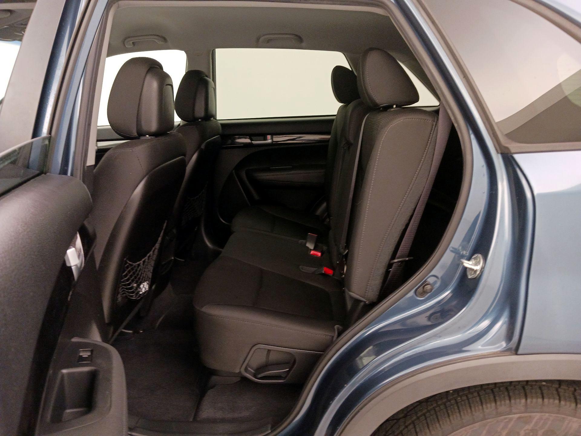 Thumbnail: 2015 Kia Sorento - 18