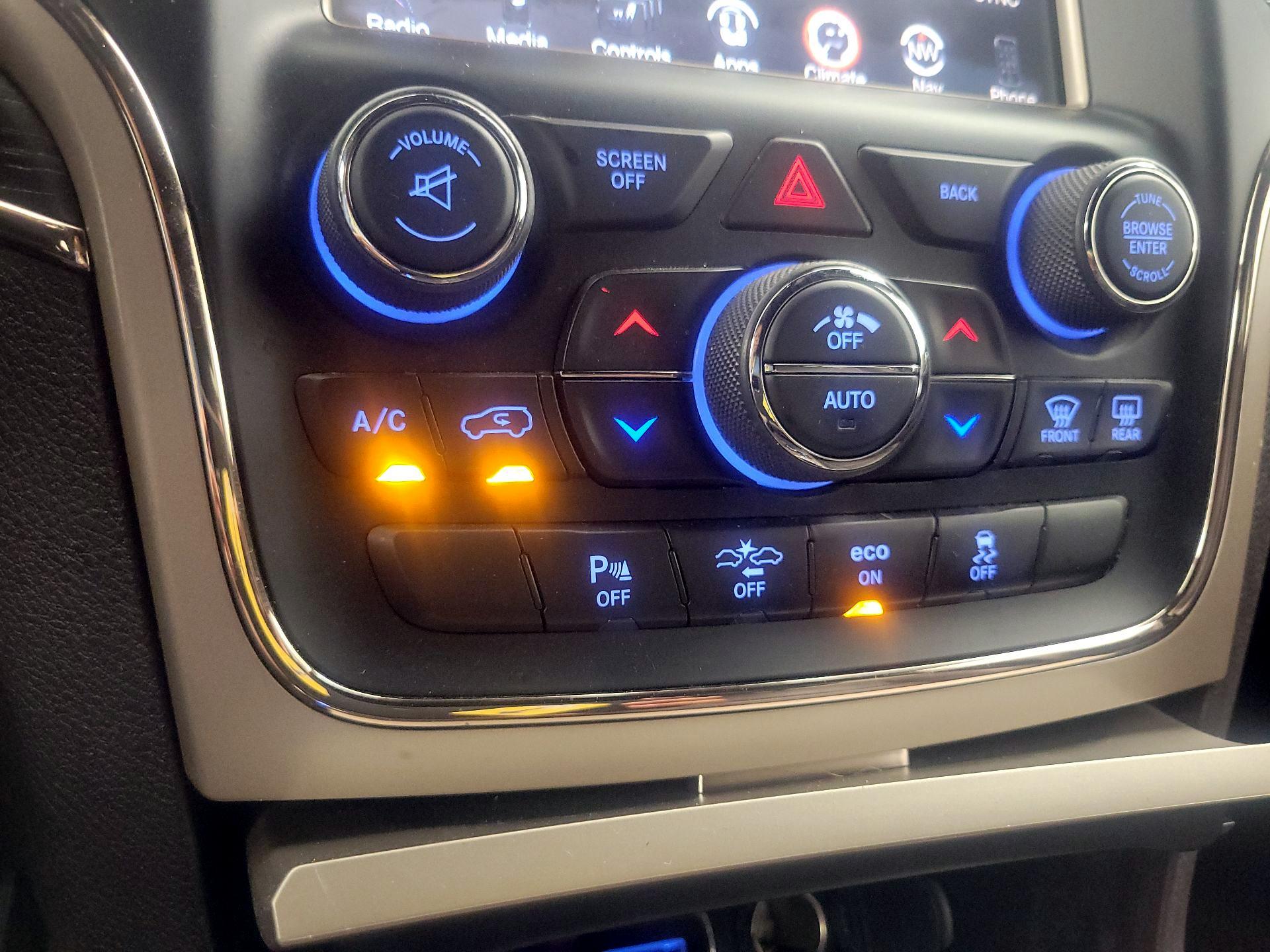 Thumbnail: 2015 Jeep Grand Cherokee - 17