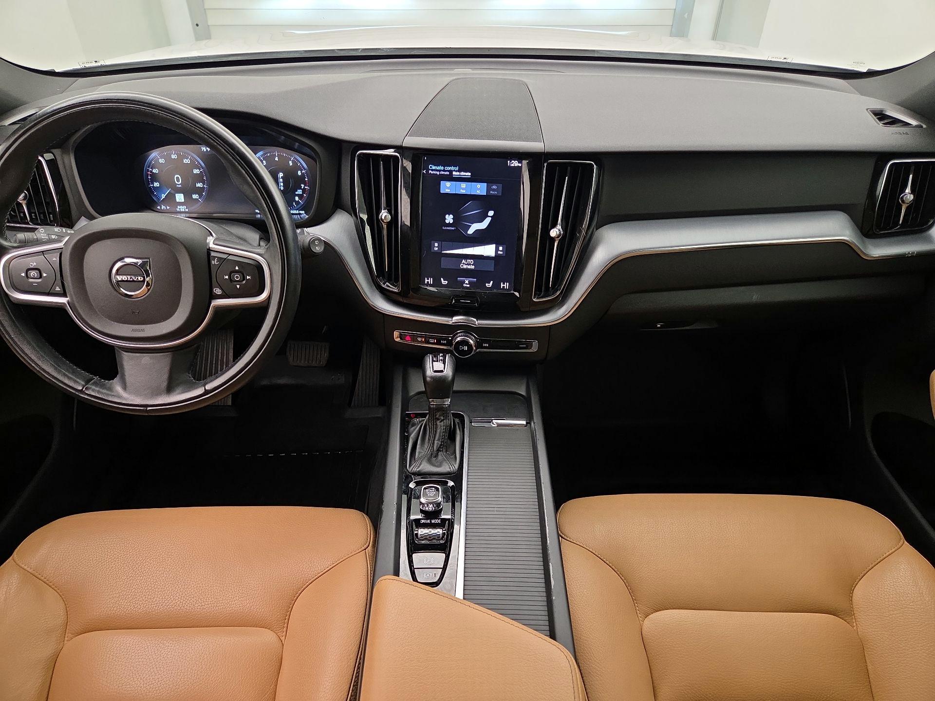 Thumbnail: 2020 Volvo XC60 - 9