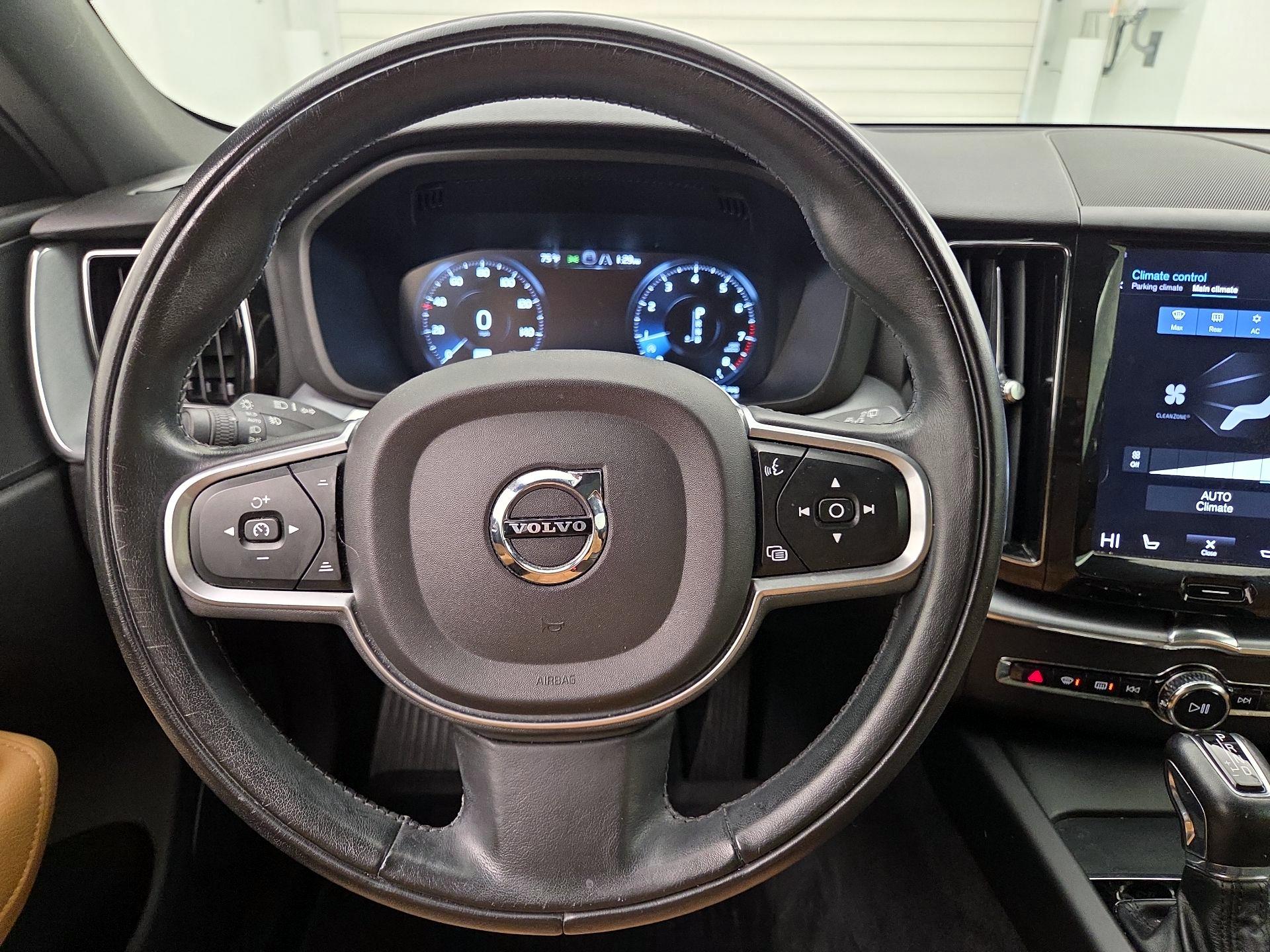 Thumbnail: 2020 Volvo XC60 - 10
