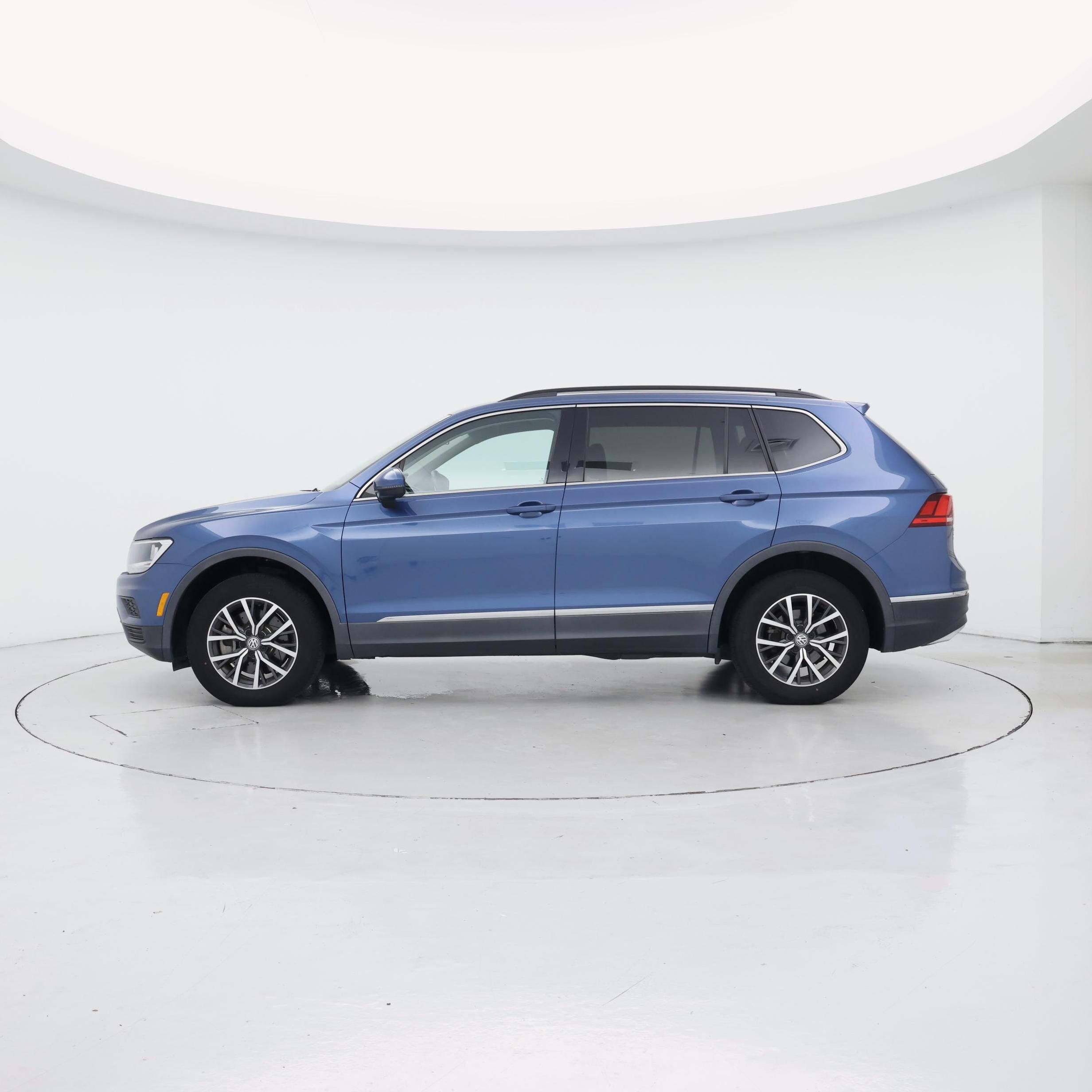 Thumbnail: 2020 Volkswagen Tiguan - 3