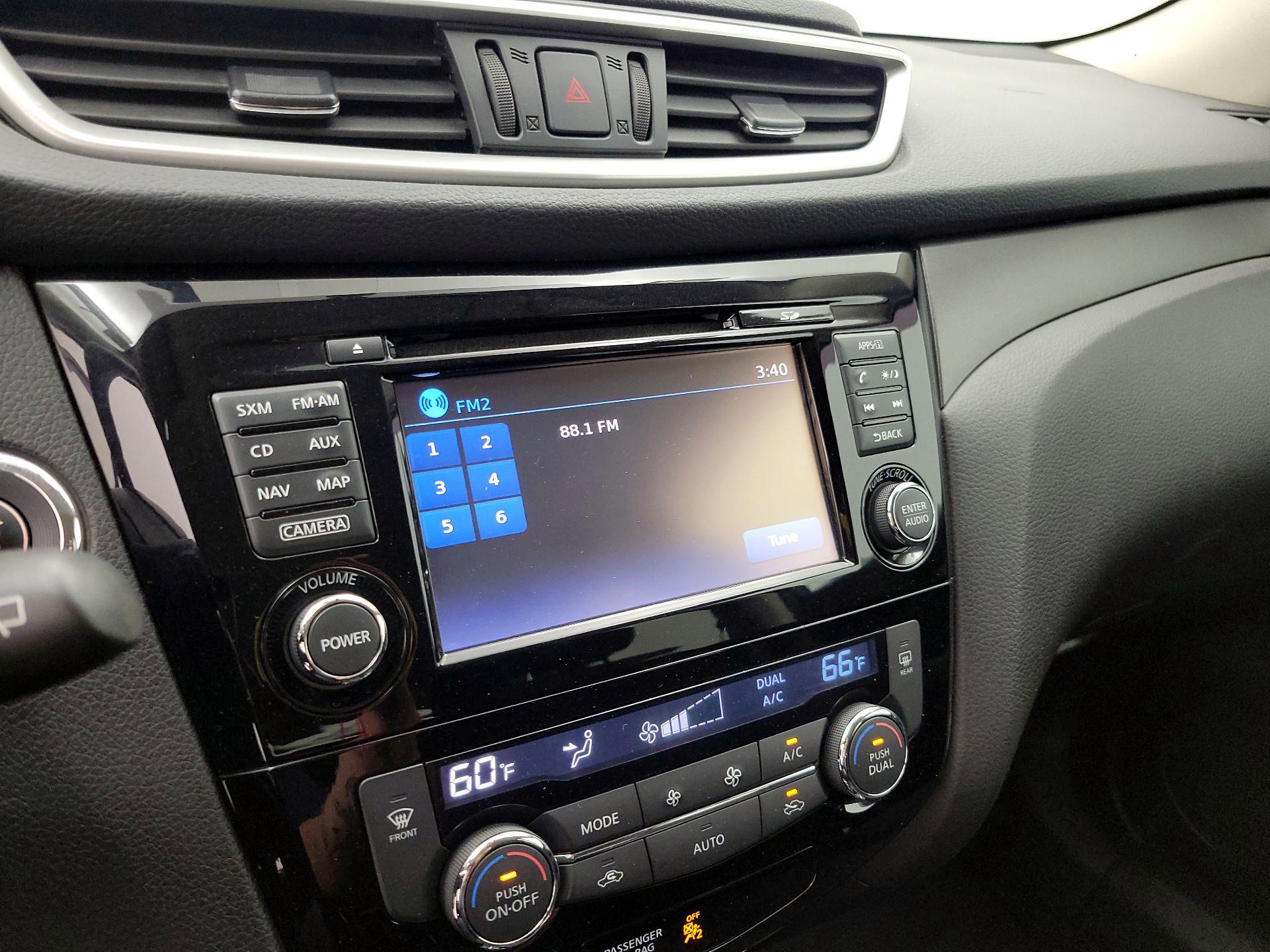 Thumbnail: 2016 Nissan Rogue - 16