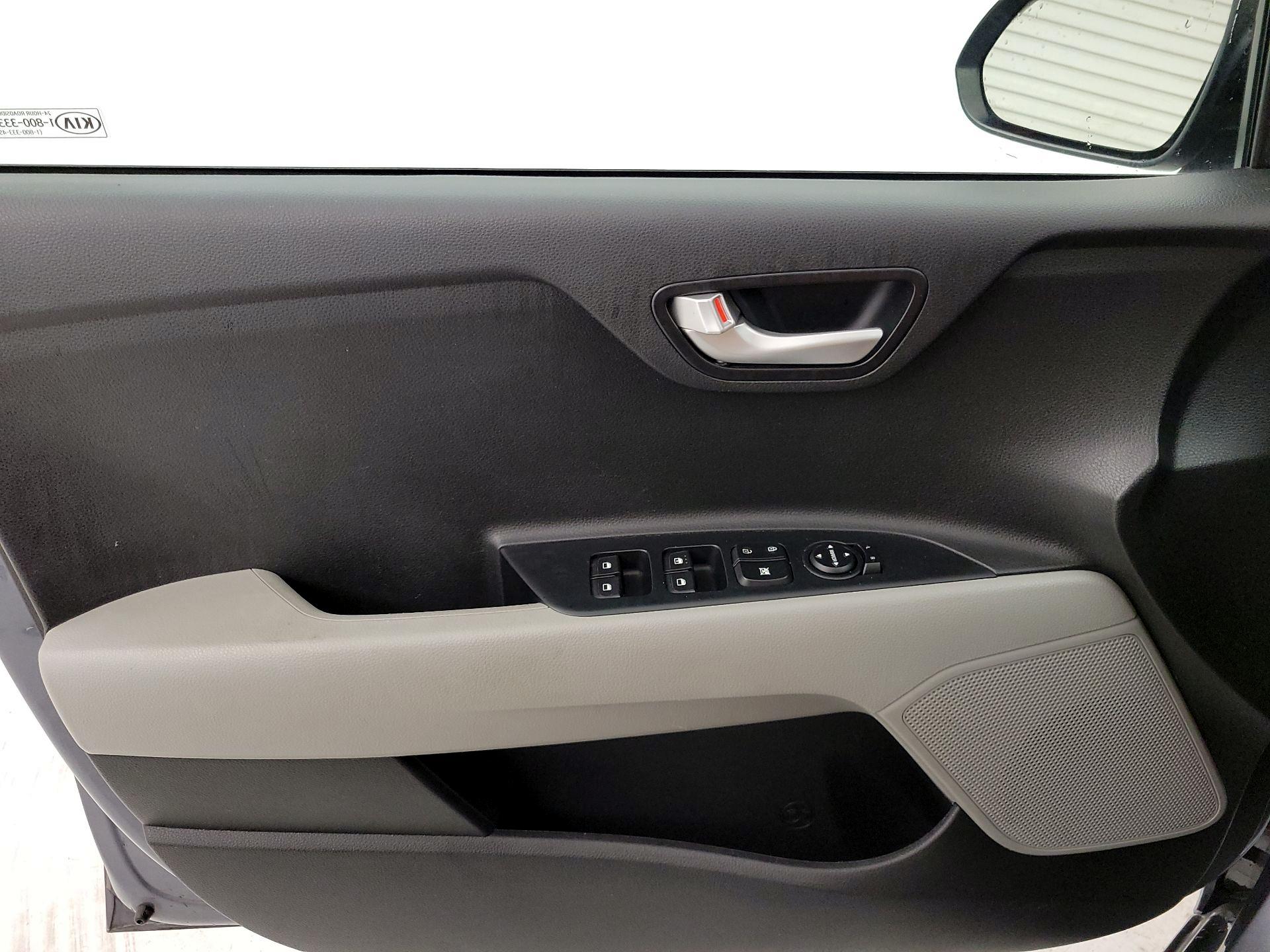 Thumbnail: 2020 Kia Rio - 12