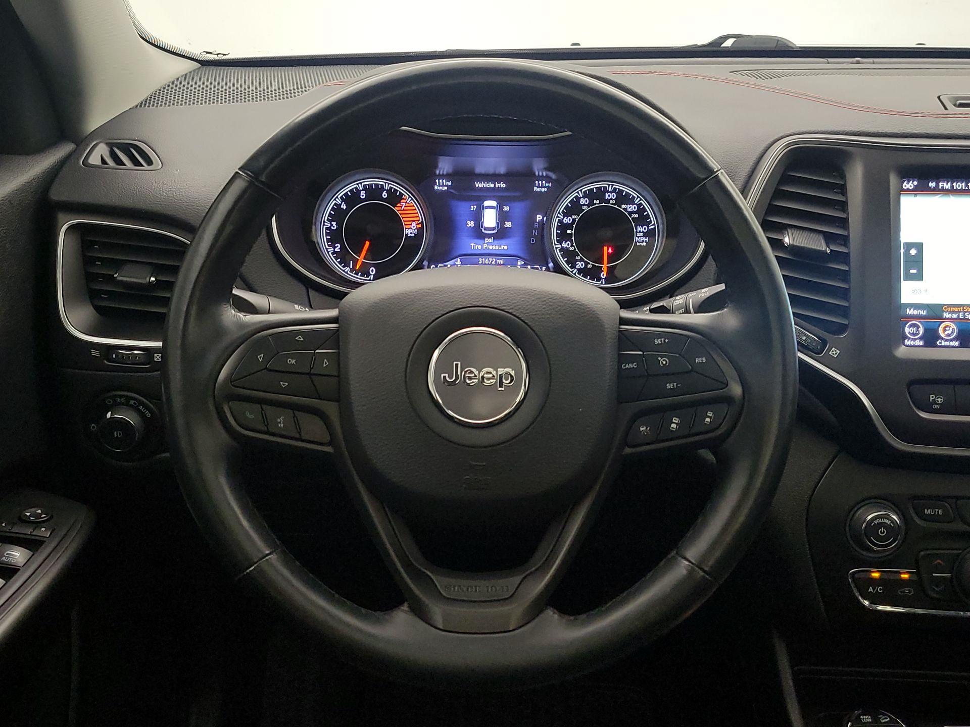 Thumbnail: 2021 Jeep Cherokee - 10