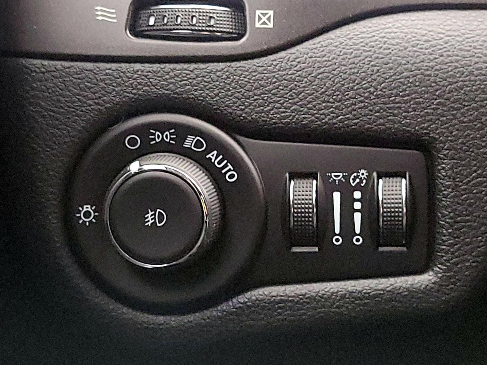 Thumbnail: 2021 Jeep Cherokee - 13