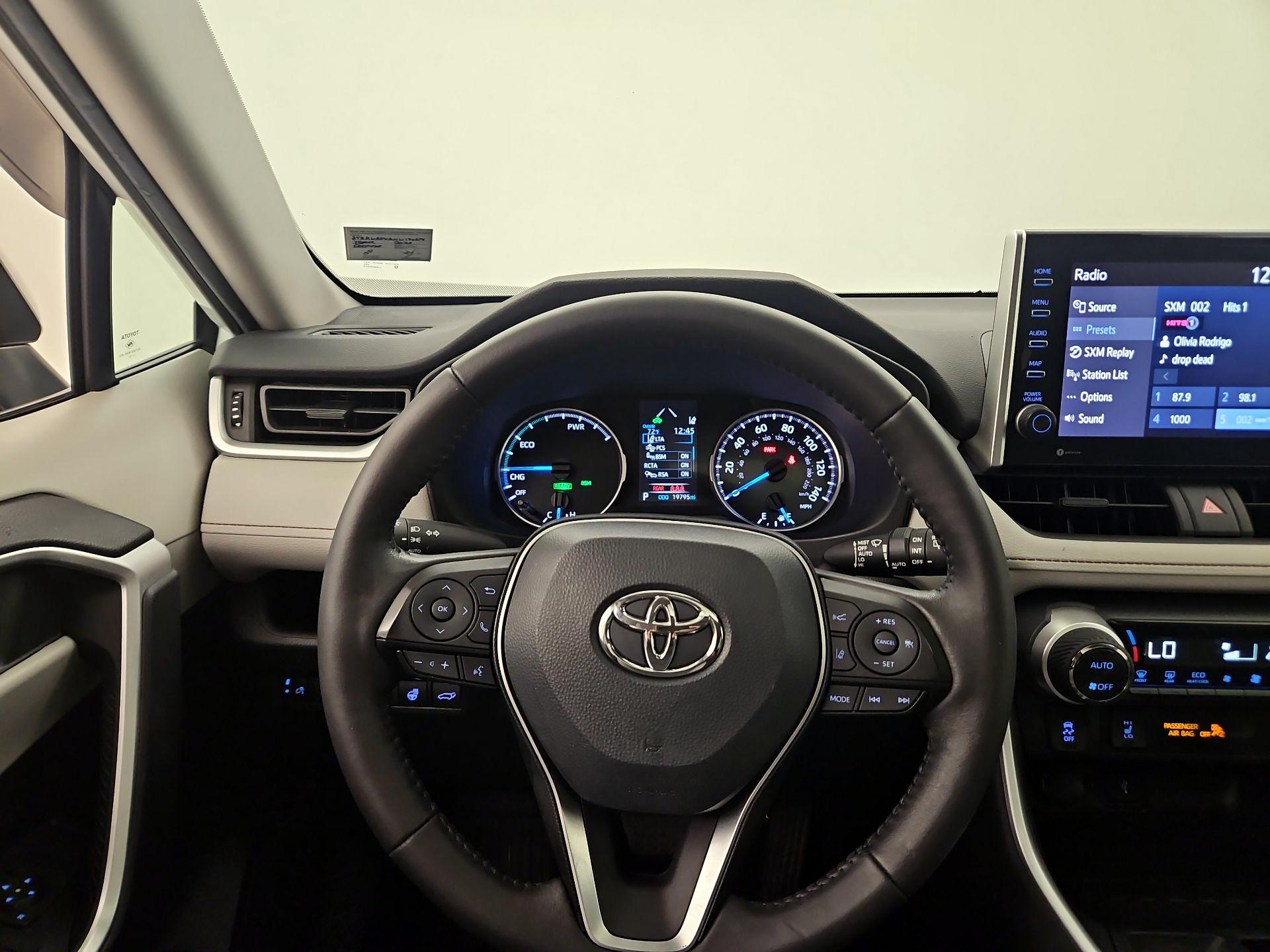 Thumbnail: 2022 Toyota RAV4 - 10