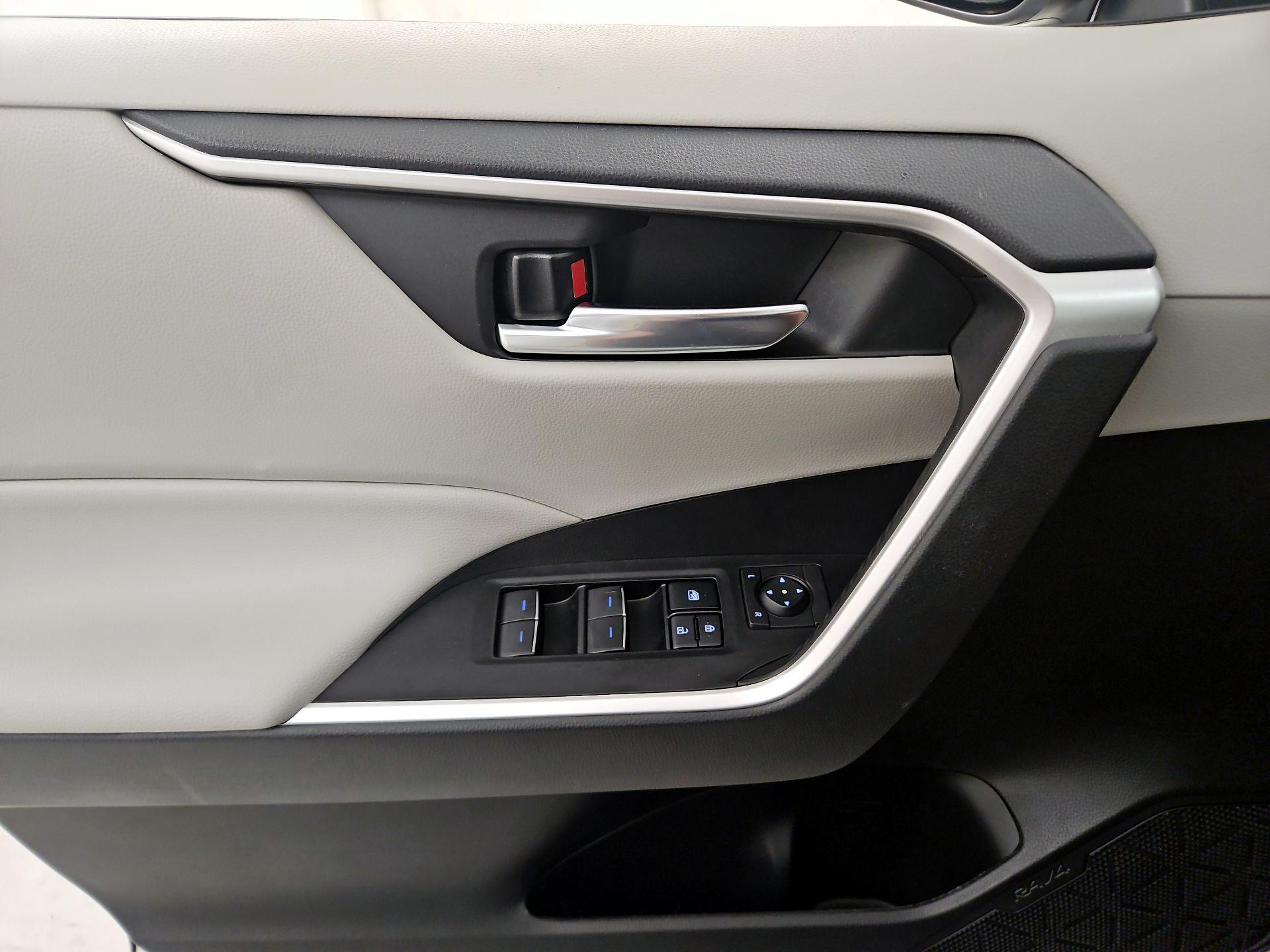 Thumbnail: 2022 Toyota RAV4 - 12
