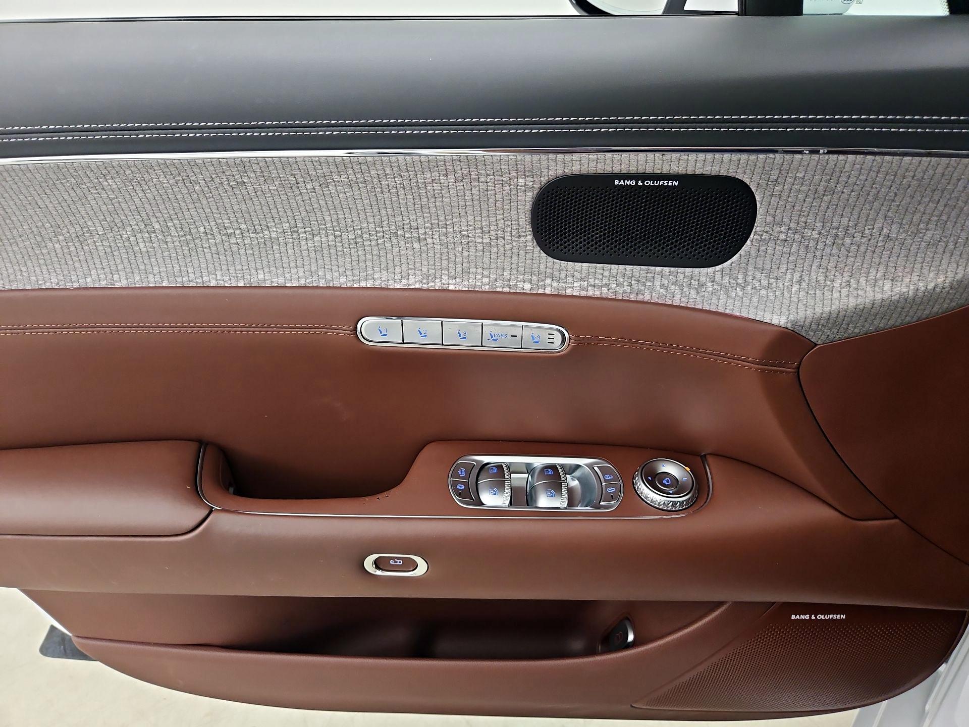 Thumbnail: 2024 Genesis G90 - 12