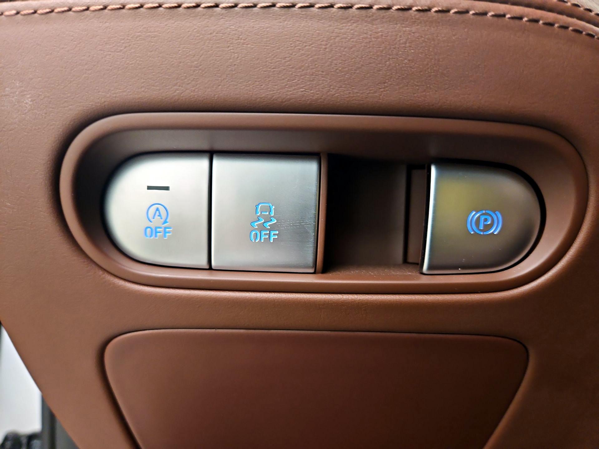Thumbnail: 2024 Genesis G90 - 13