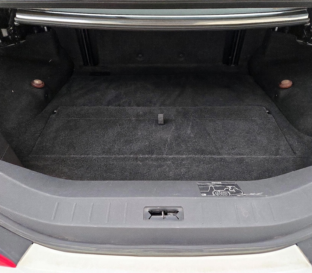 Trunk/Cargo (Seats Up)