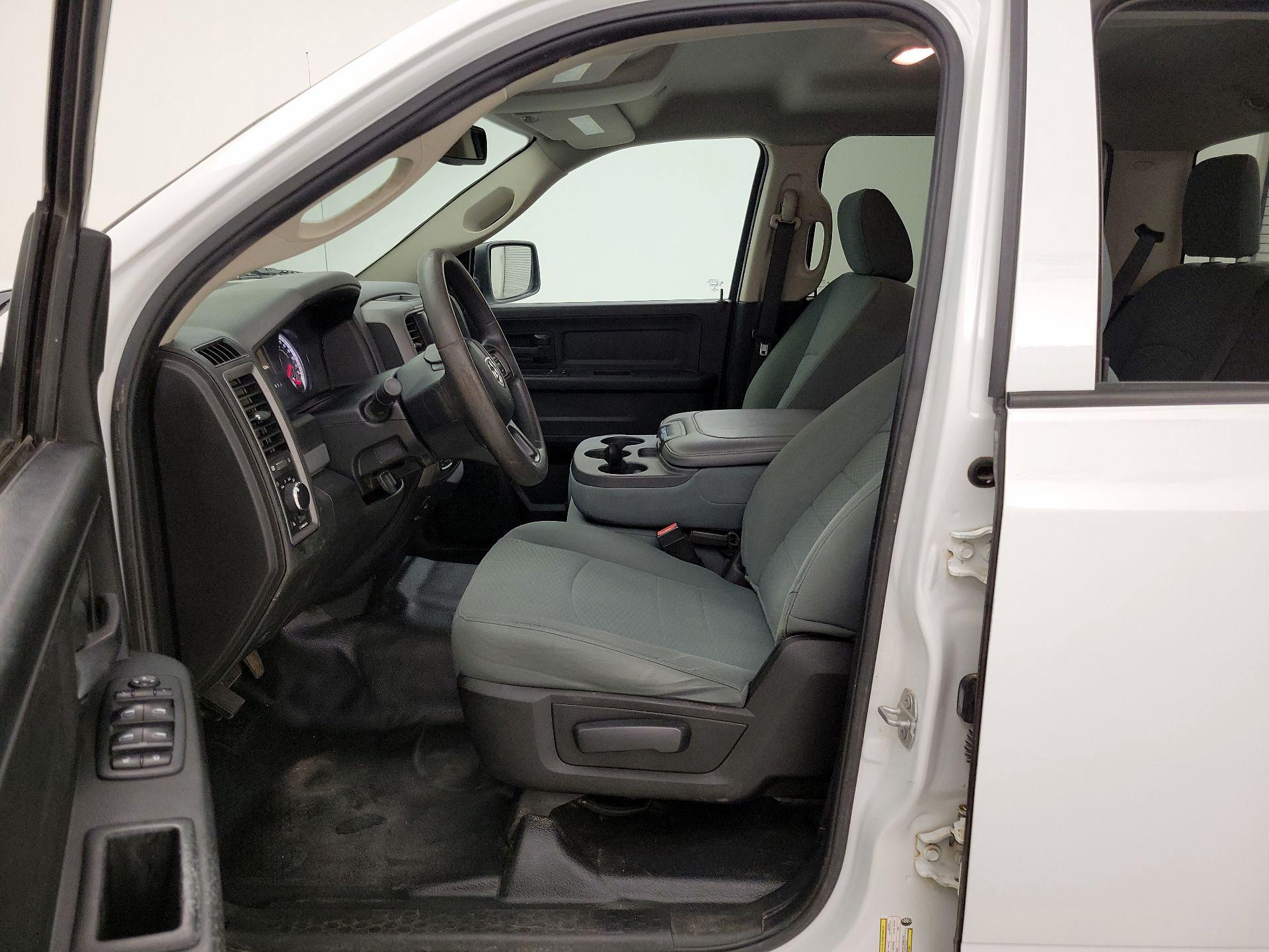 Thumbnail: 2019 RAM 1500 Classic - 11