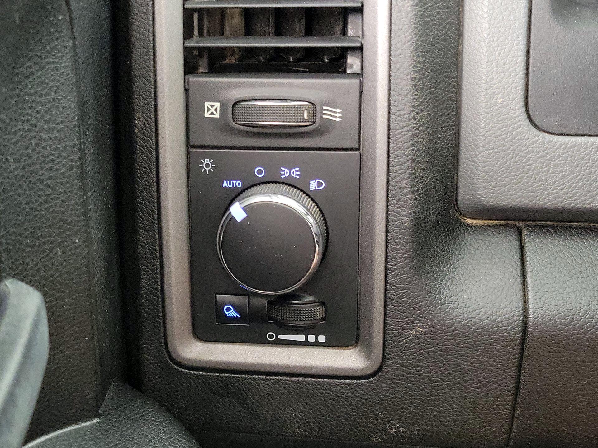 Thumbnail: 2019 RAM 1500 Classic - 13