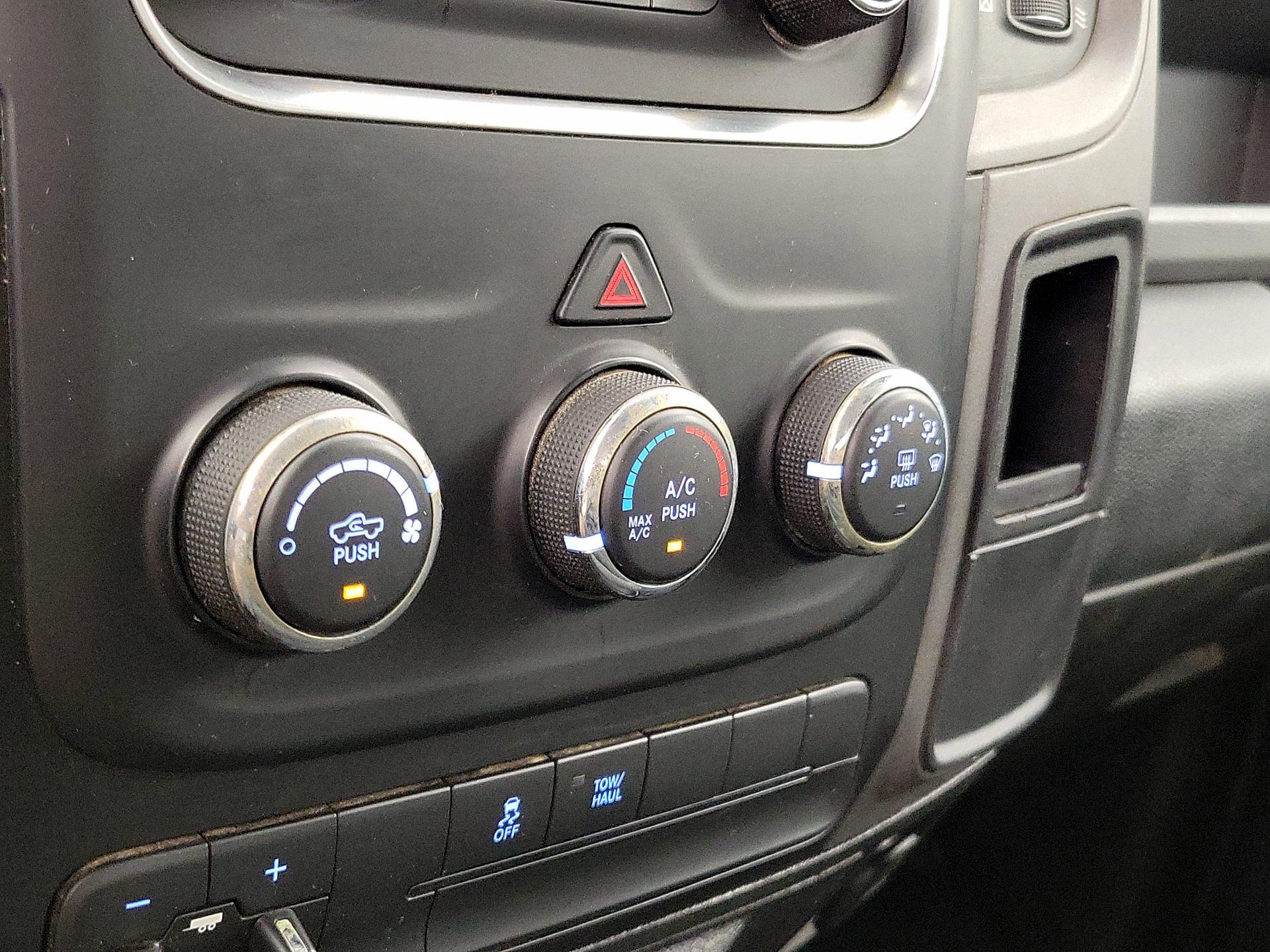 Thumbnail: 2019 RAM 1500 Classic - 16